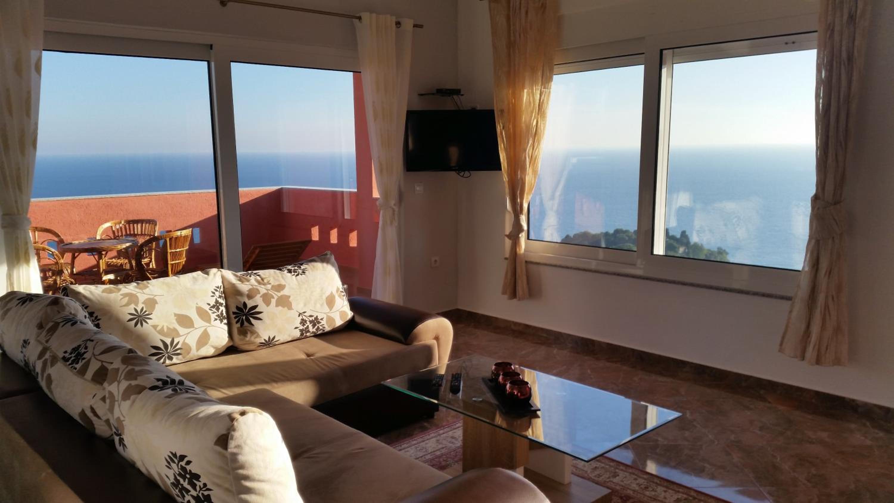 Deluxe One-Bedroom Apartment with Terrace and Sea View - Photo 11