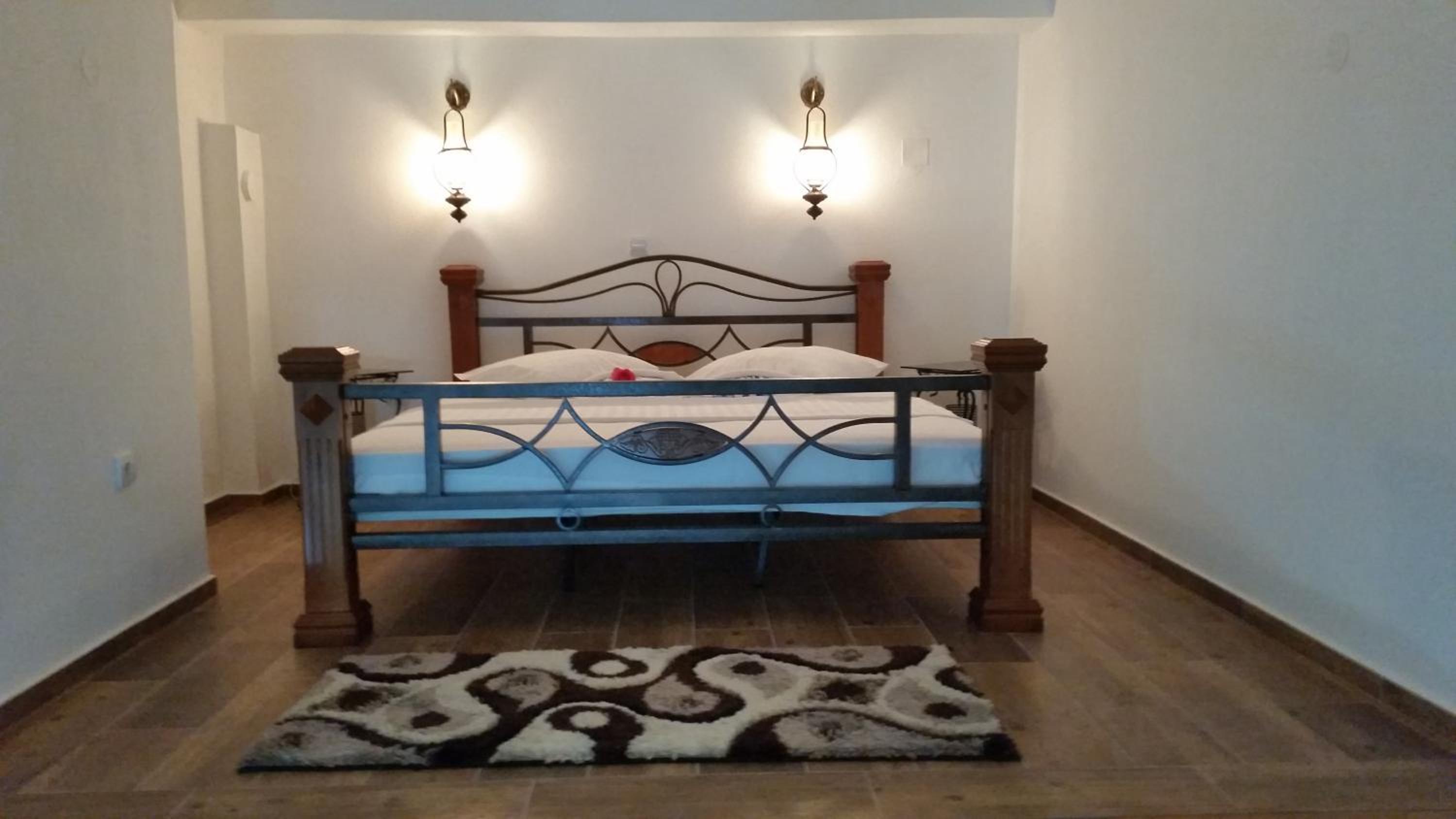 Deluxe Two-Bedroom Apartment with Terrace and Sea View - Photo 10