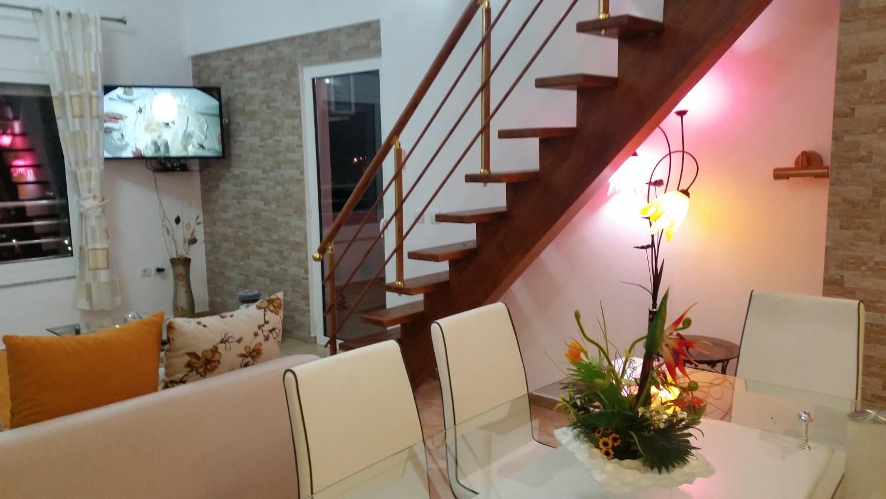 Deluxe Two-Bedroom Apartment with Terrace and Sea View - Photo 9