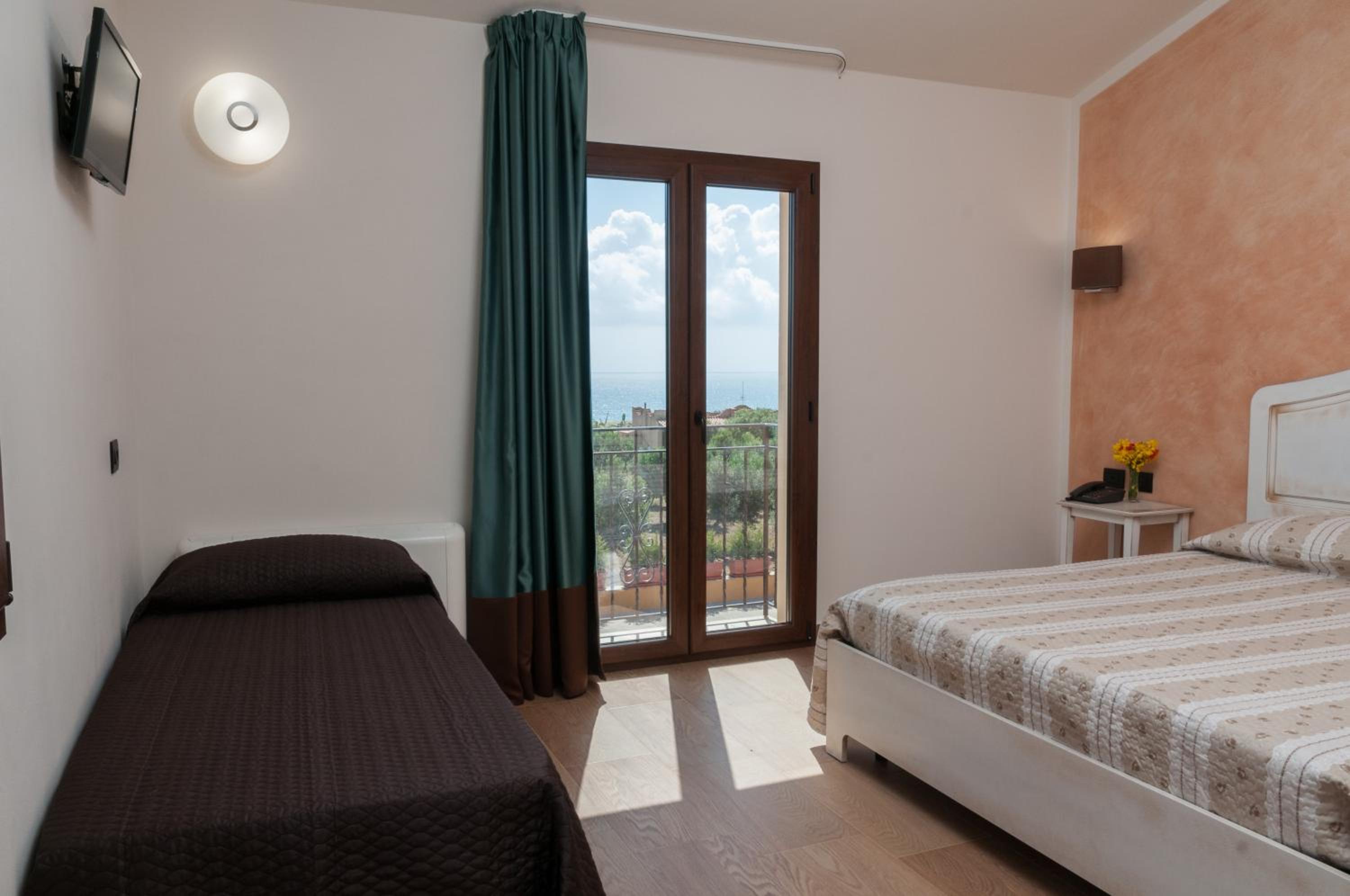 Triple Room with Balcony photo 1