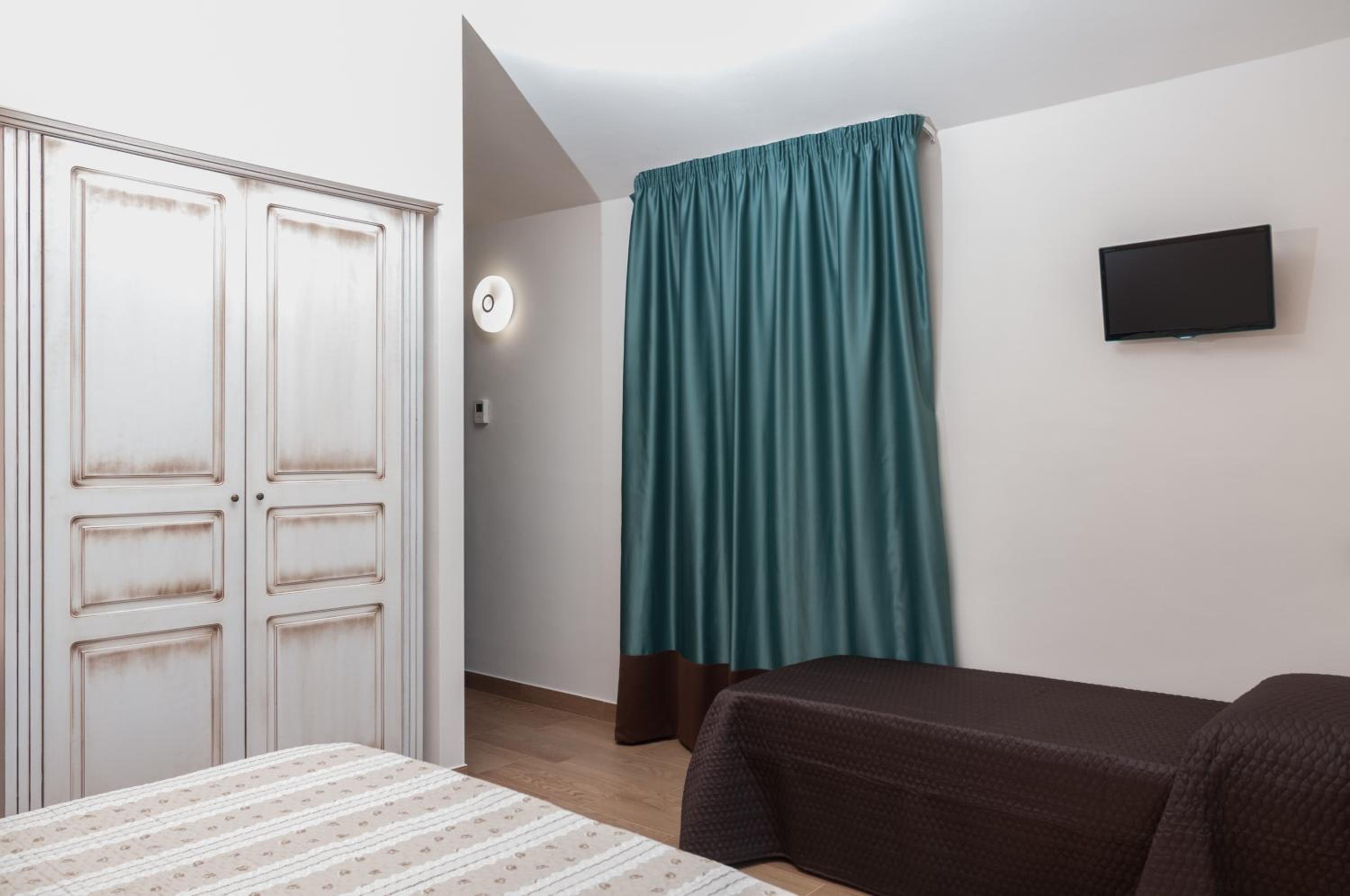 Triple Room with Balcony photo 3