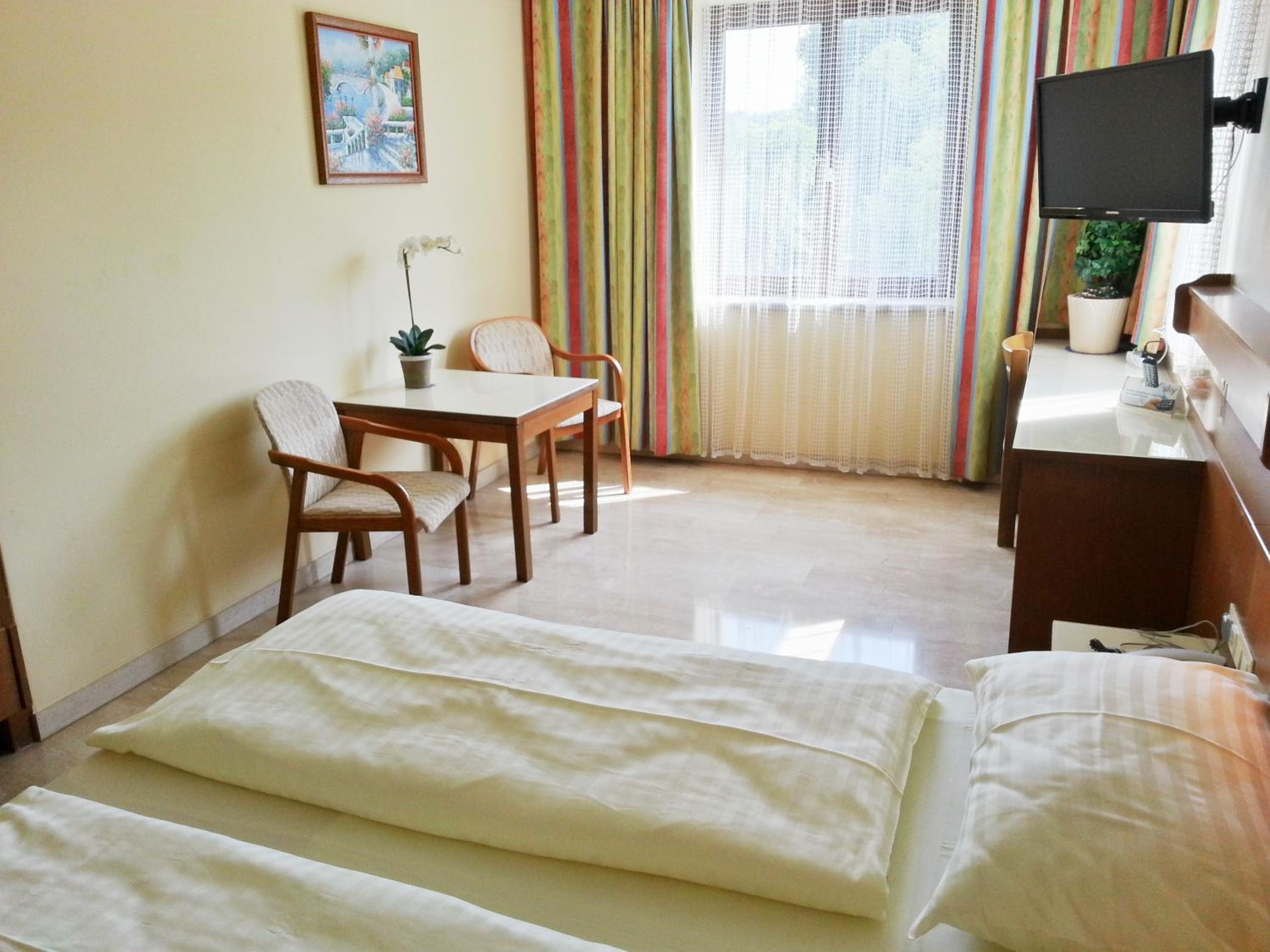 Double Room - Photo 8