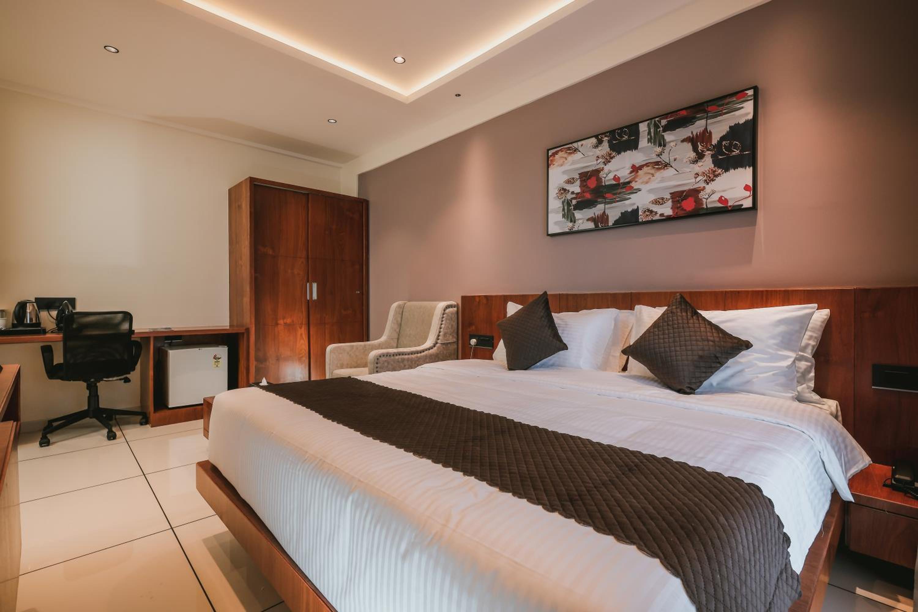 Superior King Room - Photo 2