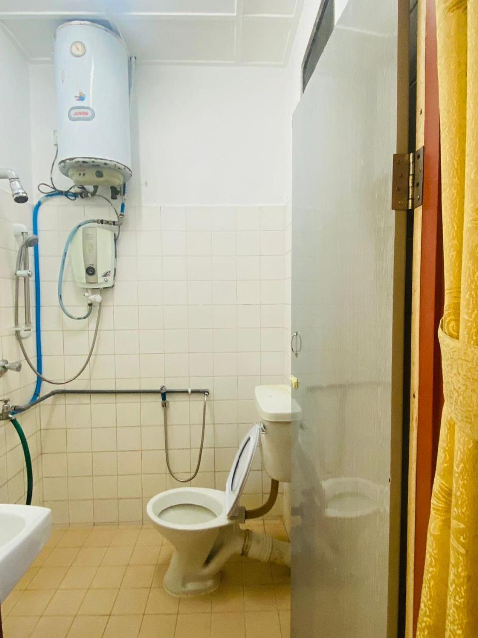 Standard Double Room - Photo 9