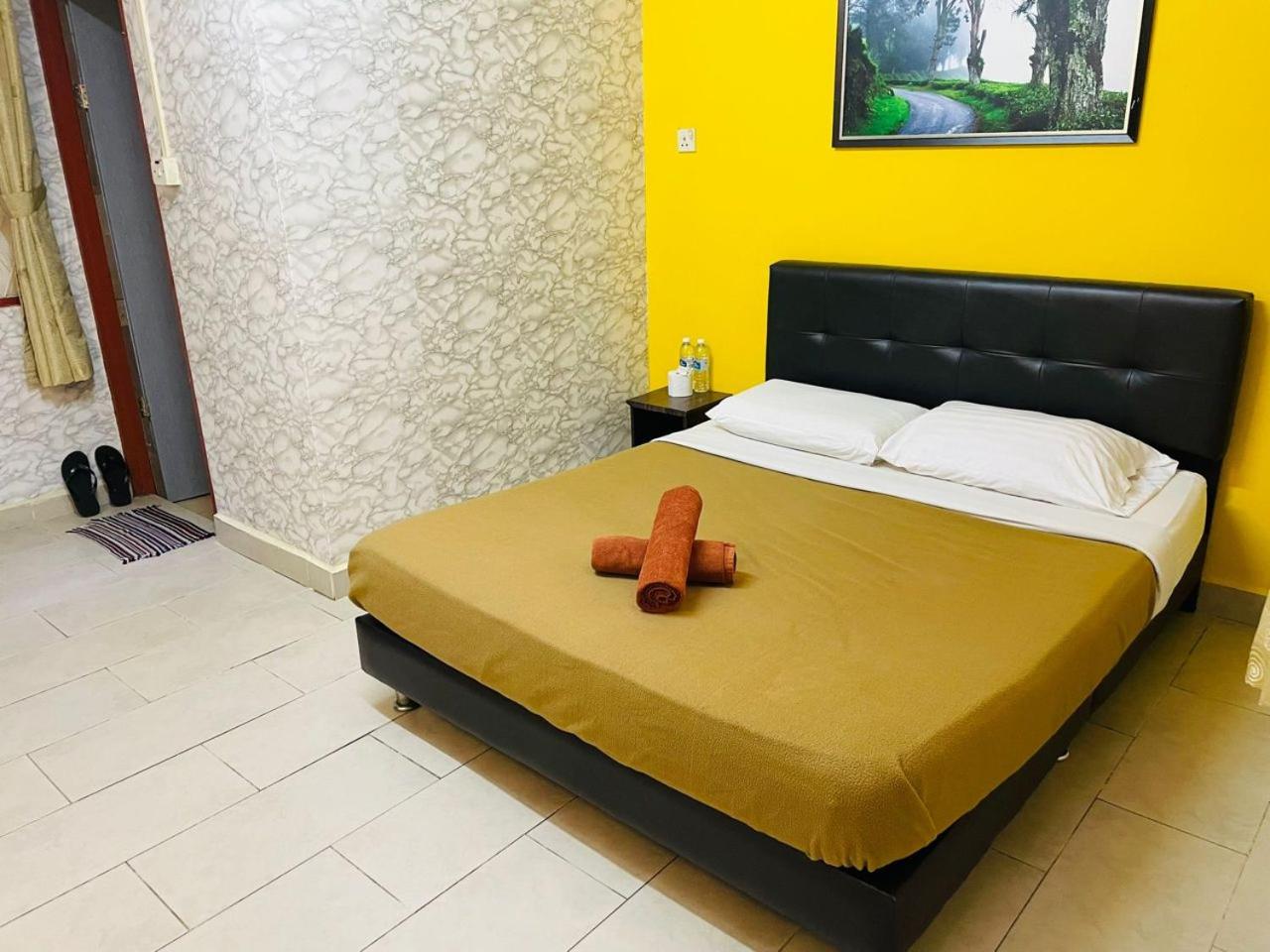 Standard Double Room - Photo 11