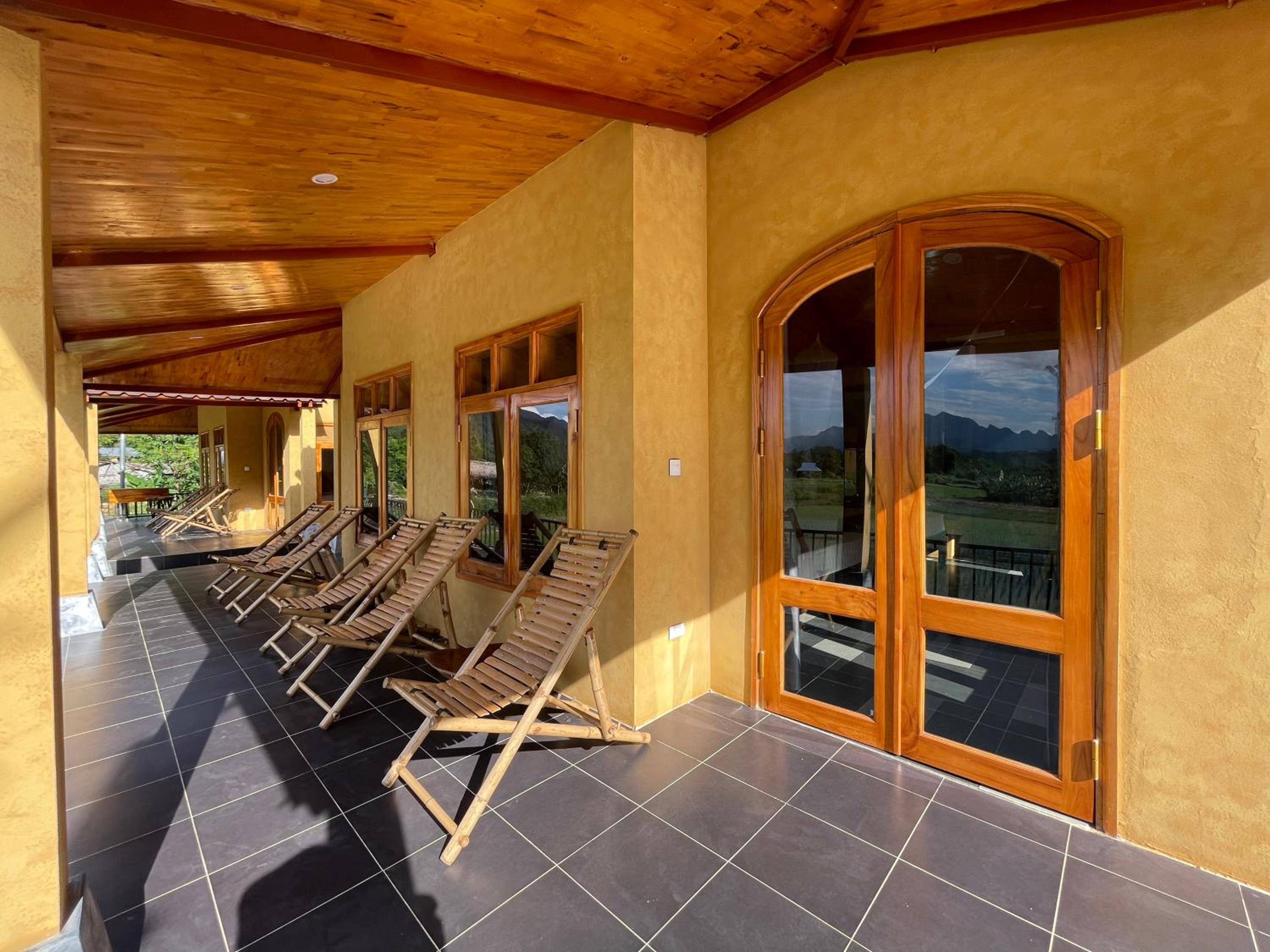 Family Suite with Balcony - Photo 5