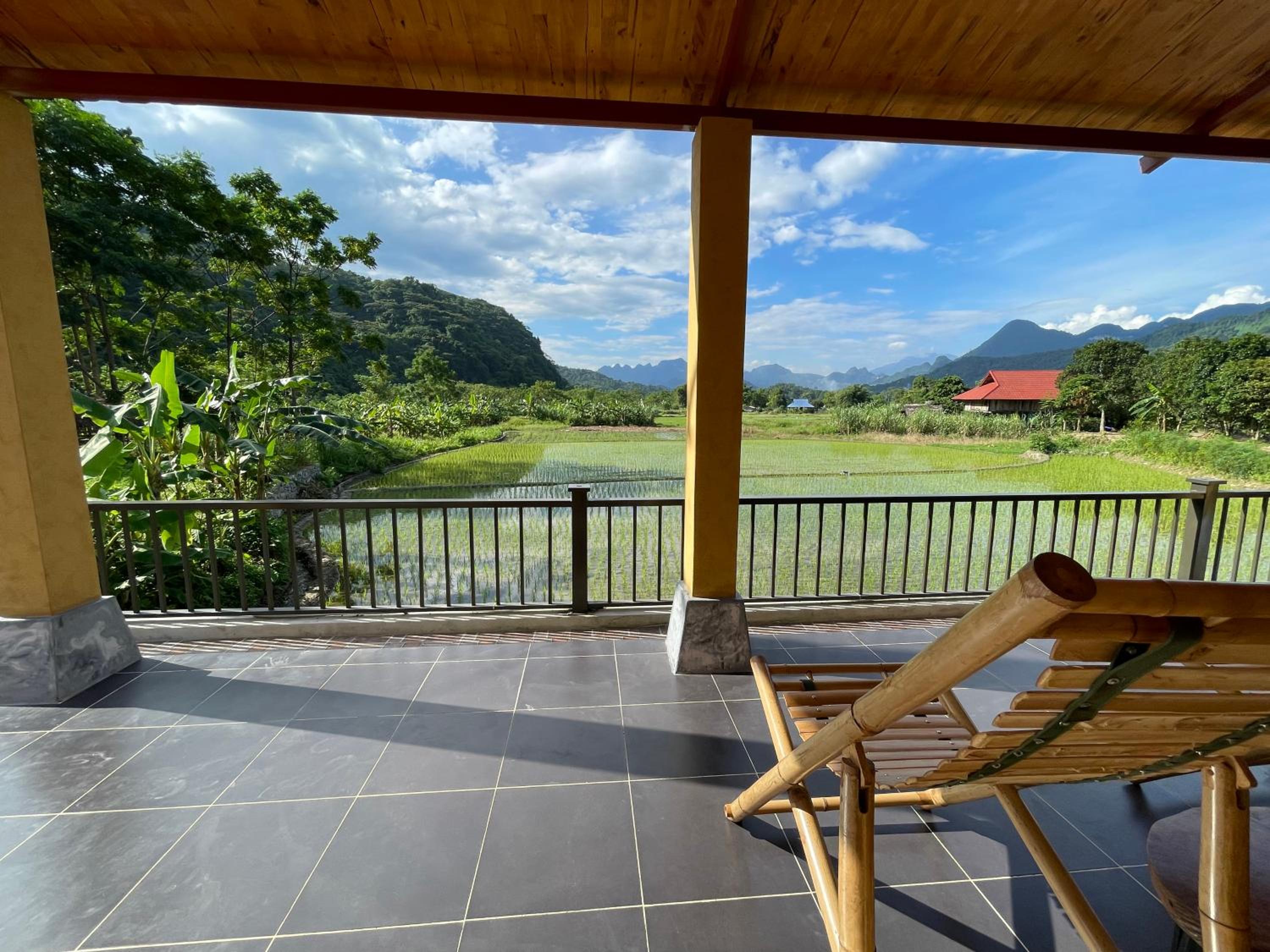 Family Suite with Balcony - Photo 14
