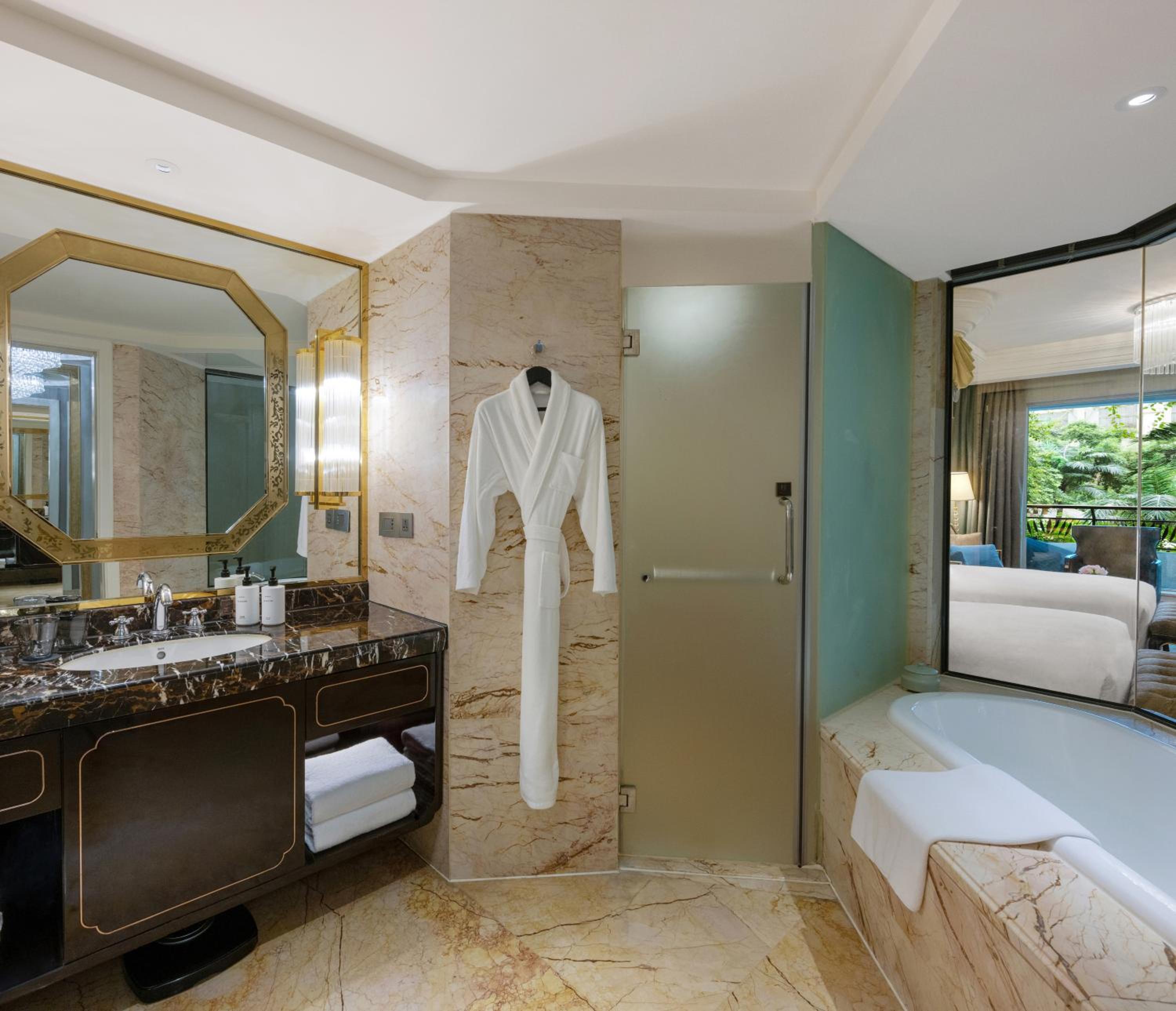 Premium King Room - Club Lounge Access