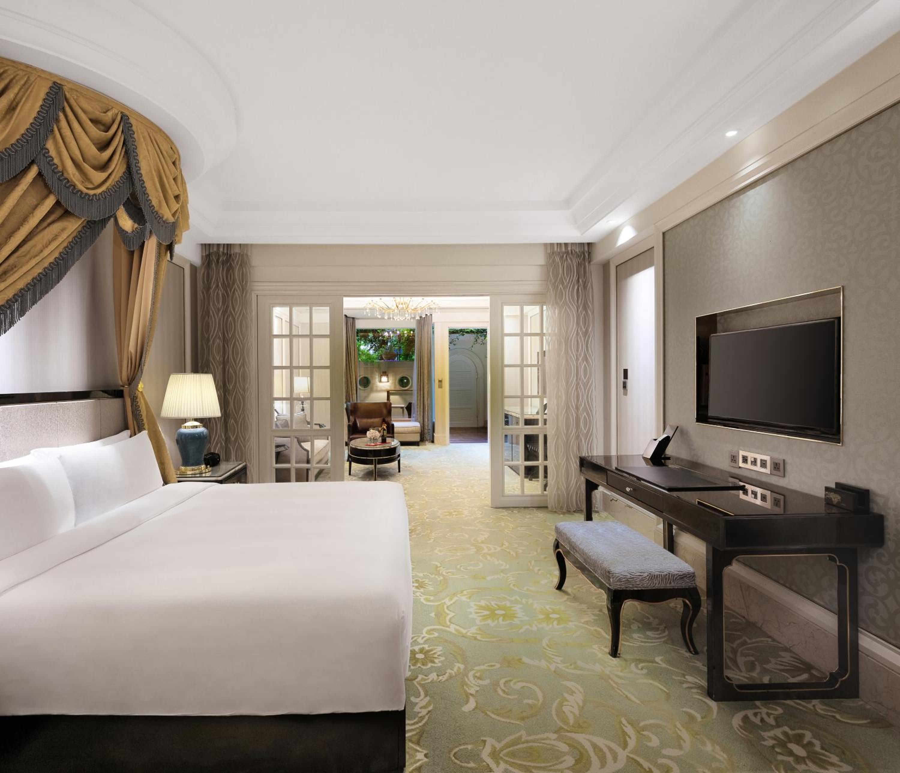 One-Bedroom Suite with Courtyard View