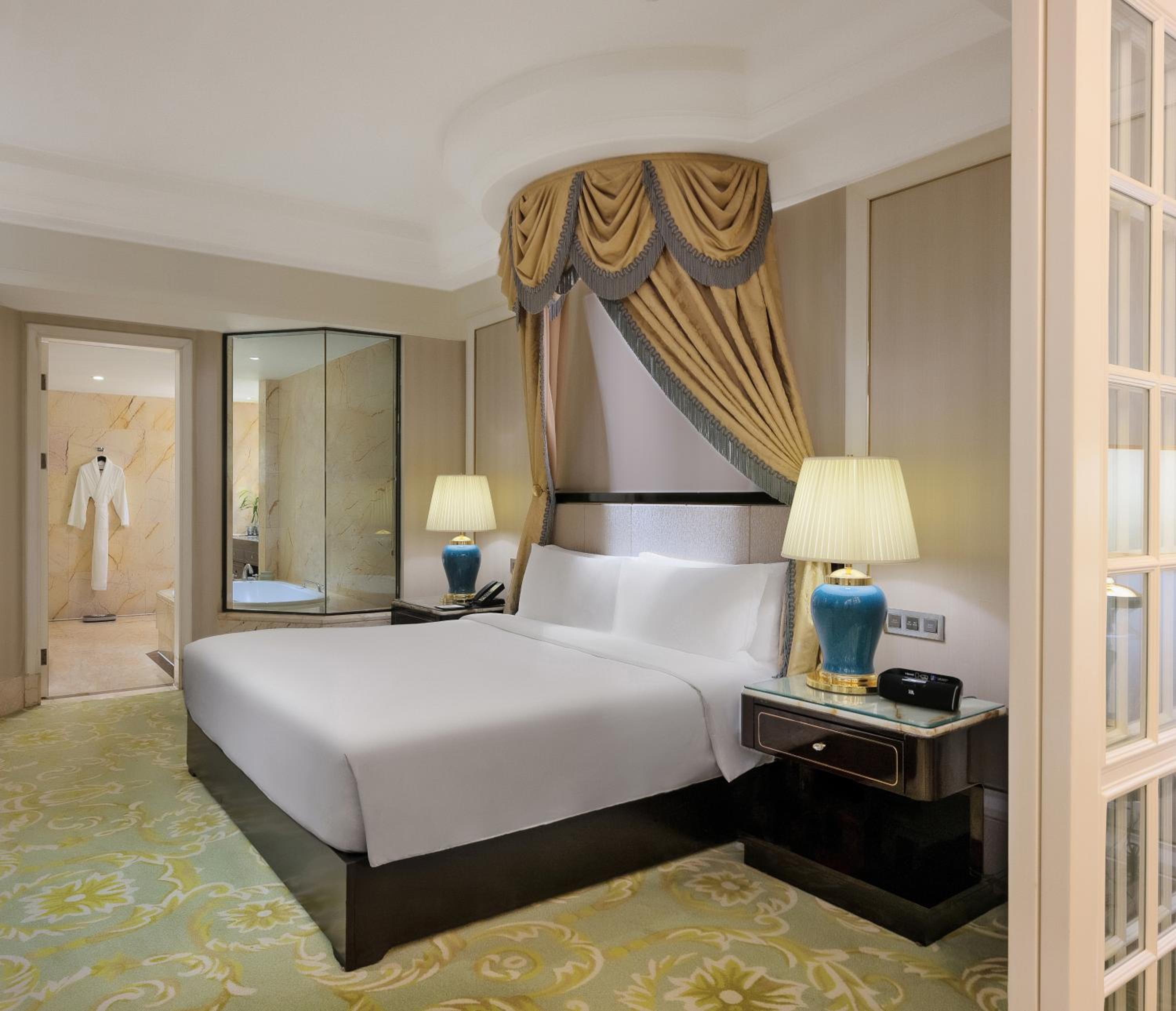One-Bedroom Suite with Courtyard View