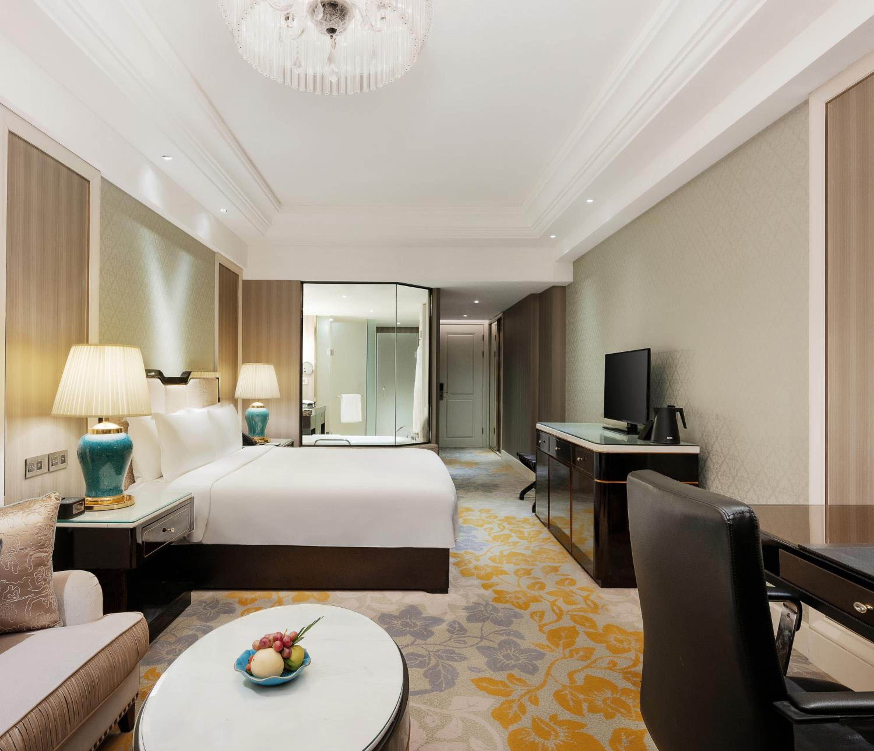 Classic King Room - High Floor thumbnail 5