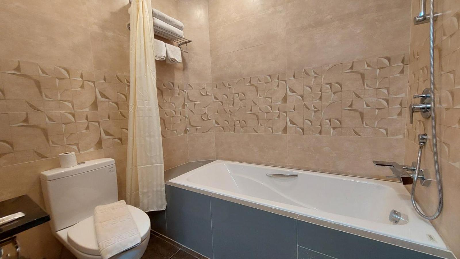 Deluxe Double or Twin Room - Photo 7