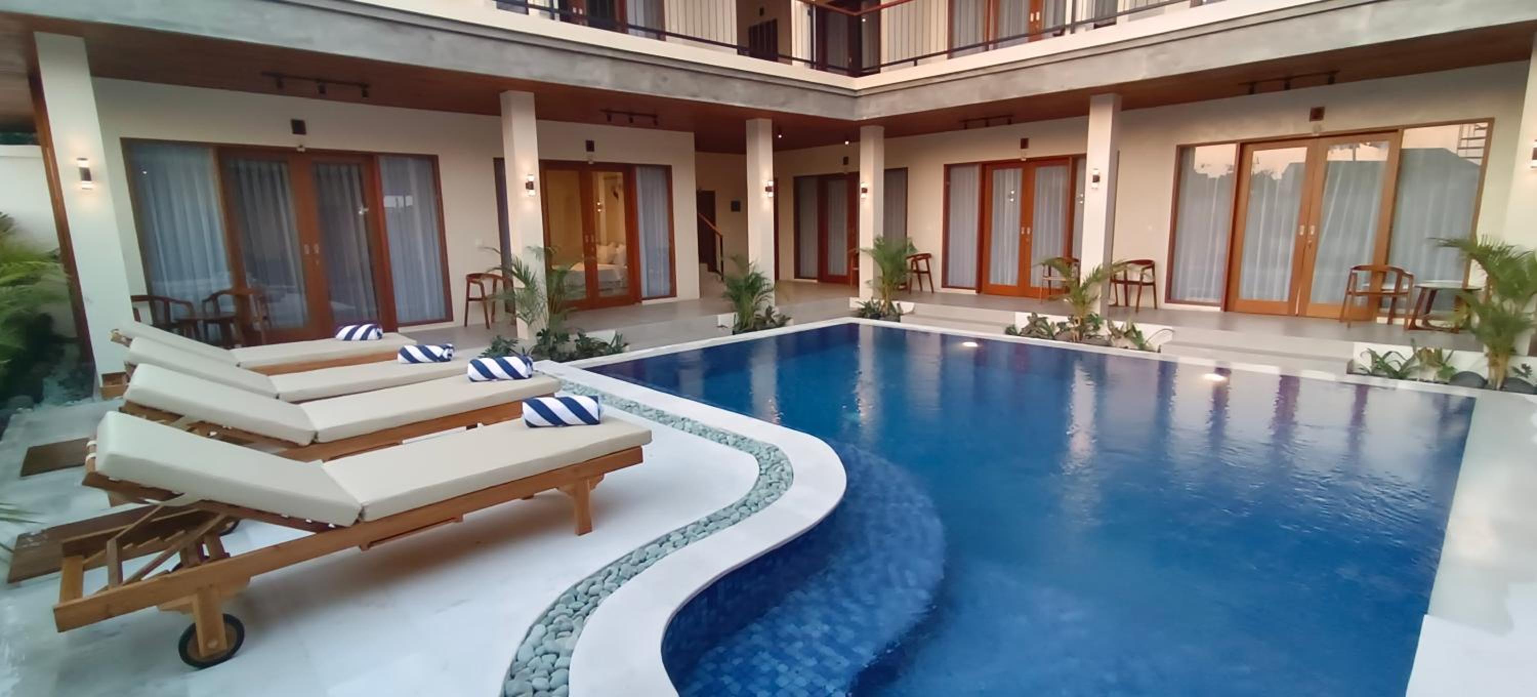 Deluxe Double Room with Balcony - Photo 20