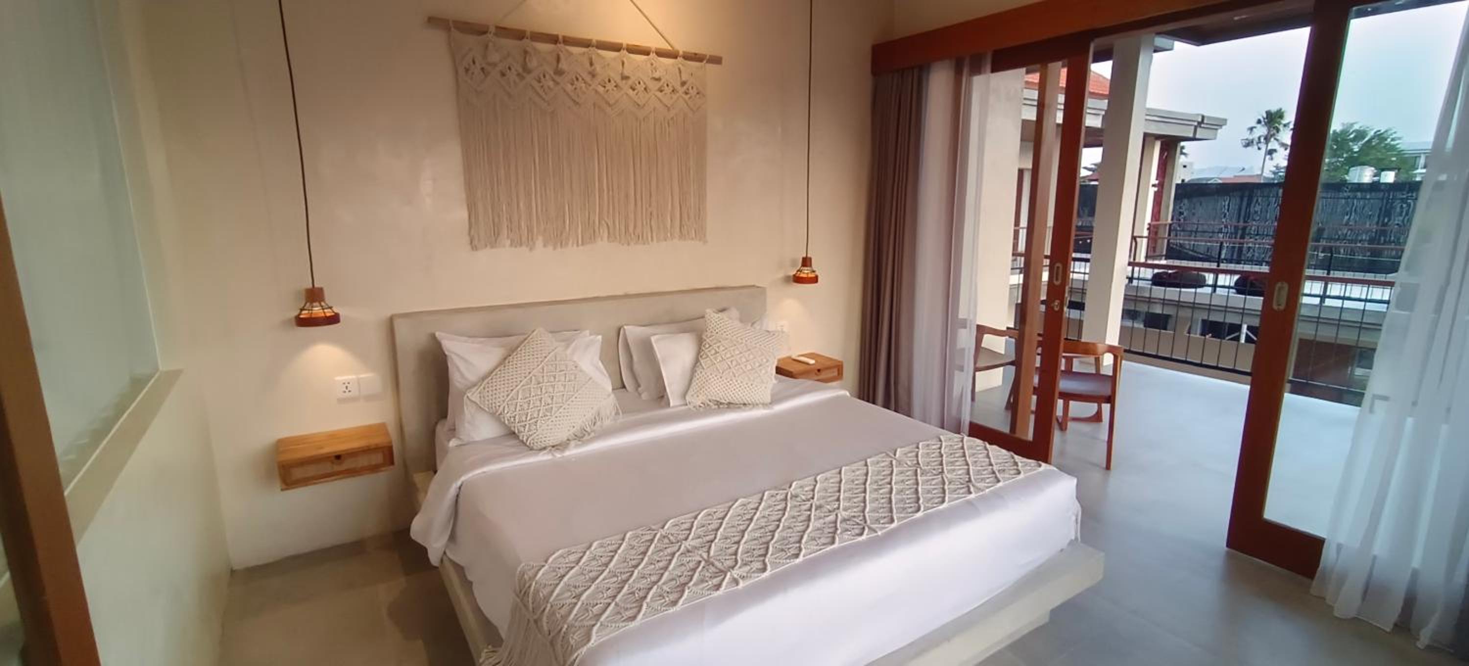 Deluxe Double Room with Balcony - Photo 21