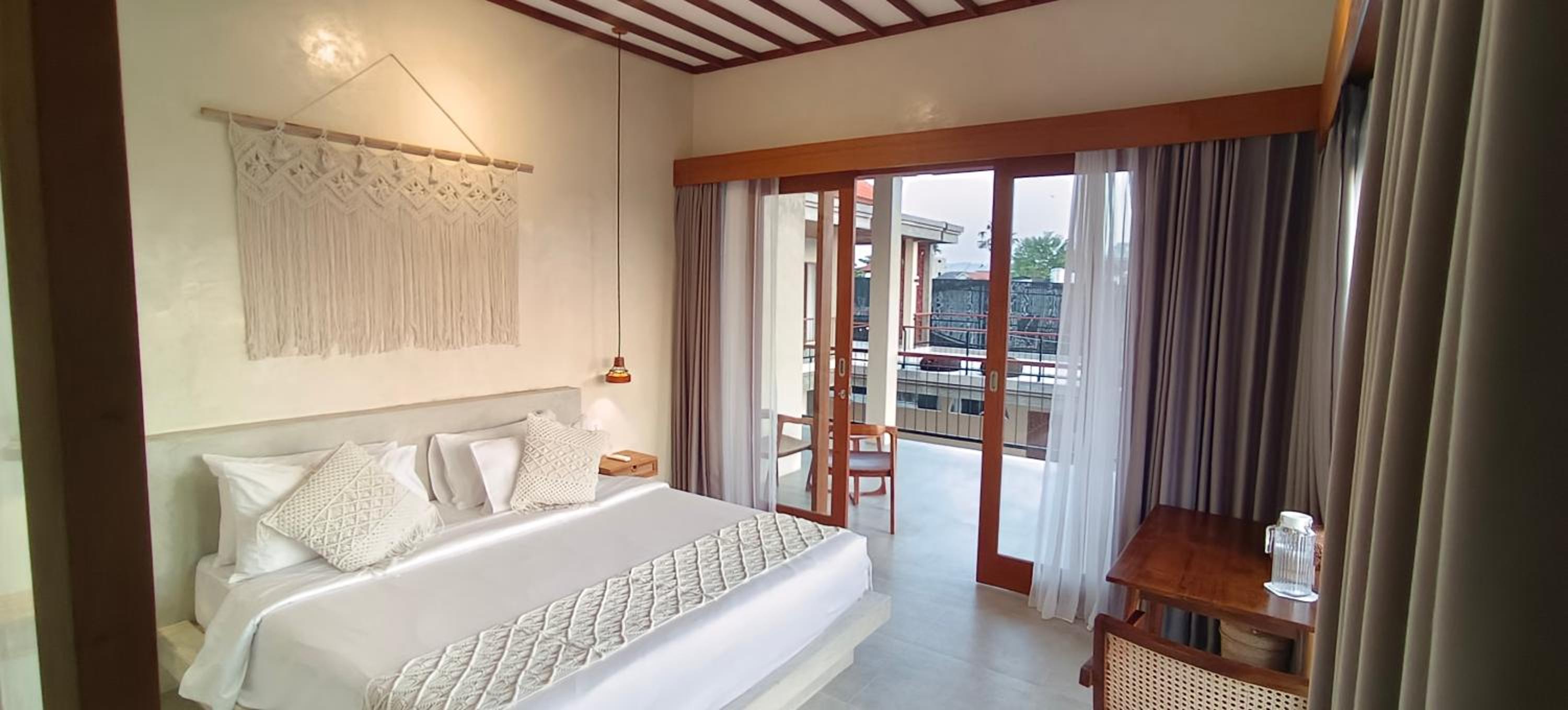 Deluxe Double Room with Balcony - Photo 24