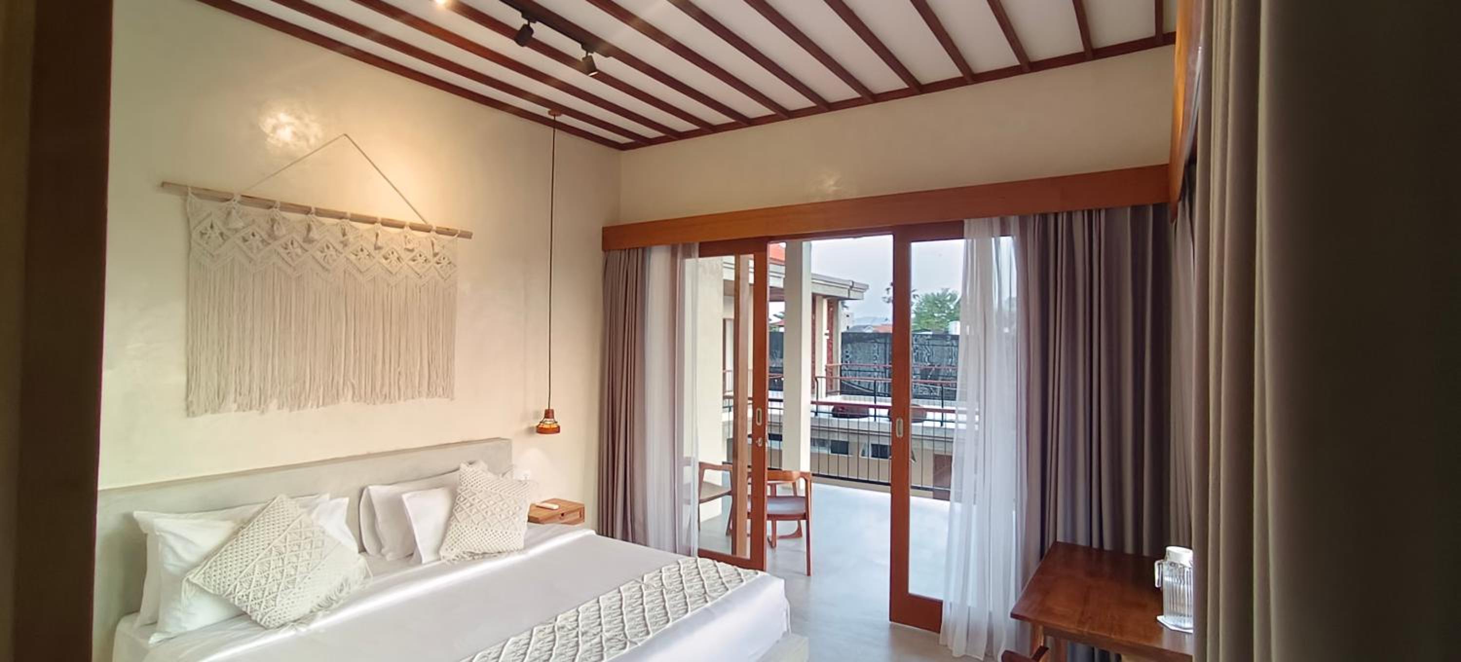 Deluxe Double Room with Balcony - Photo 22