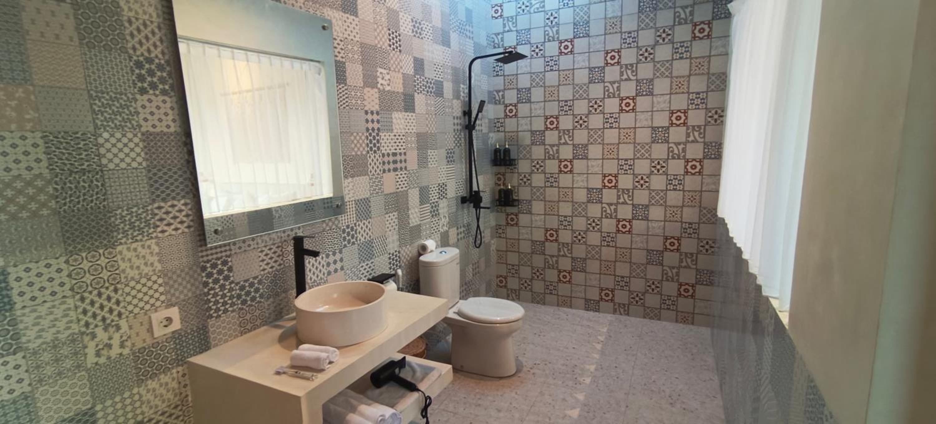 Deluxe Double Room with Balcony - Photo 23