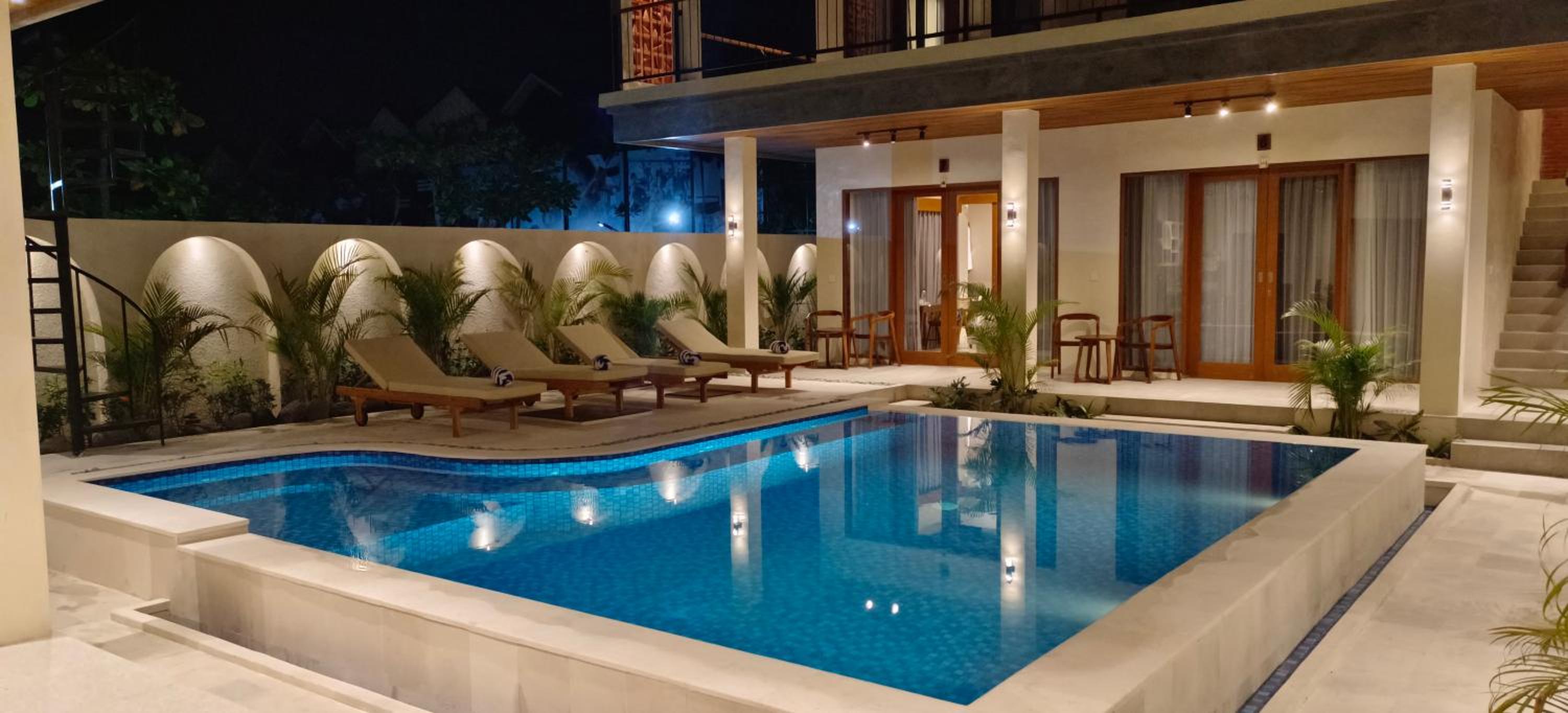 Deluxe Double Room with Balcony - Photo 7