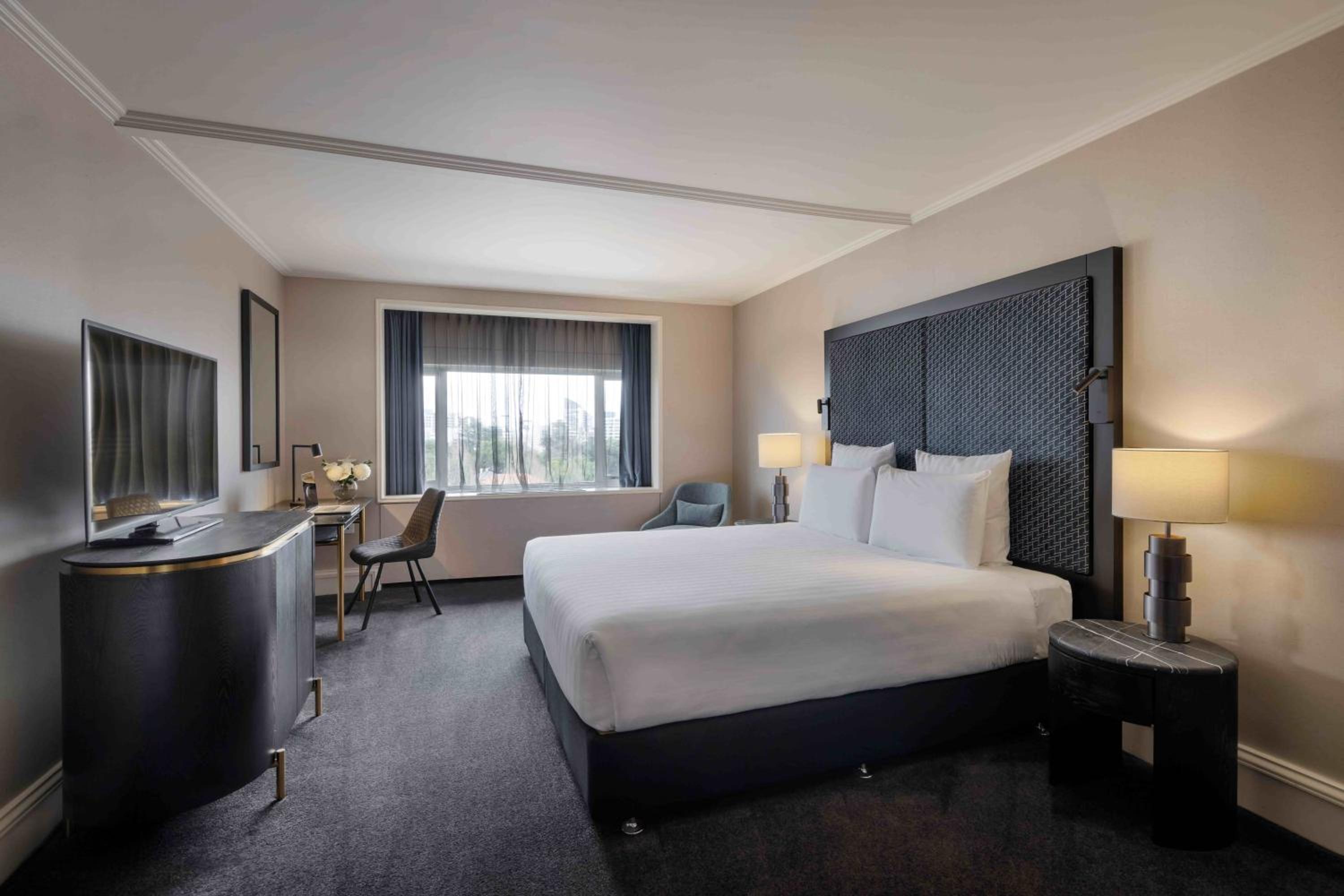 Superior King Room - Photo 8