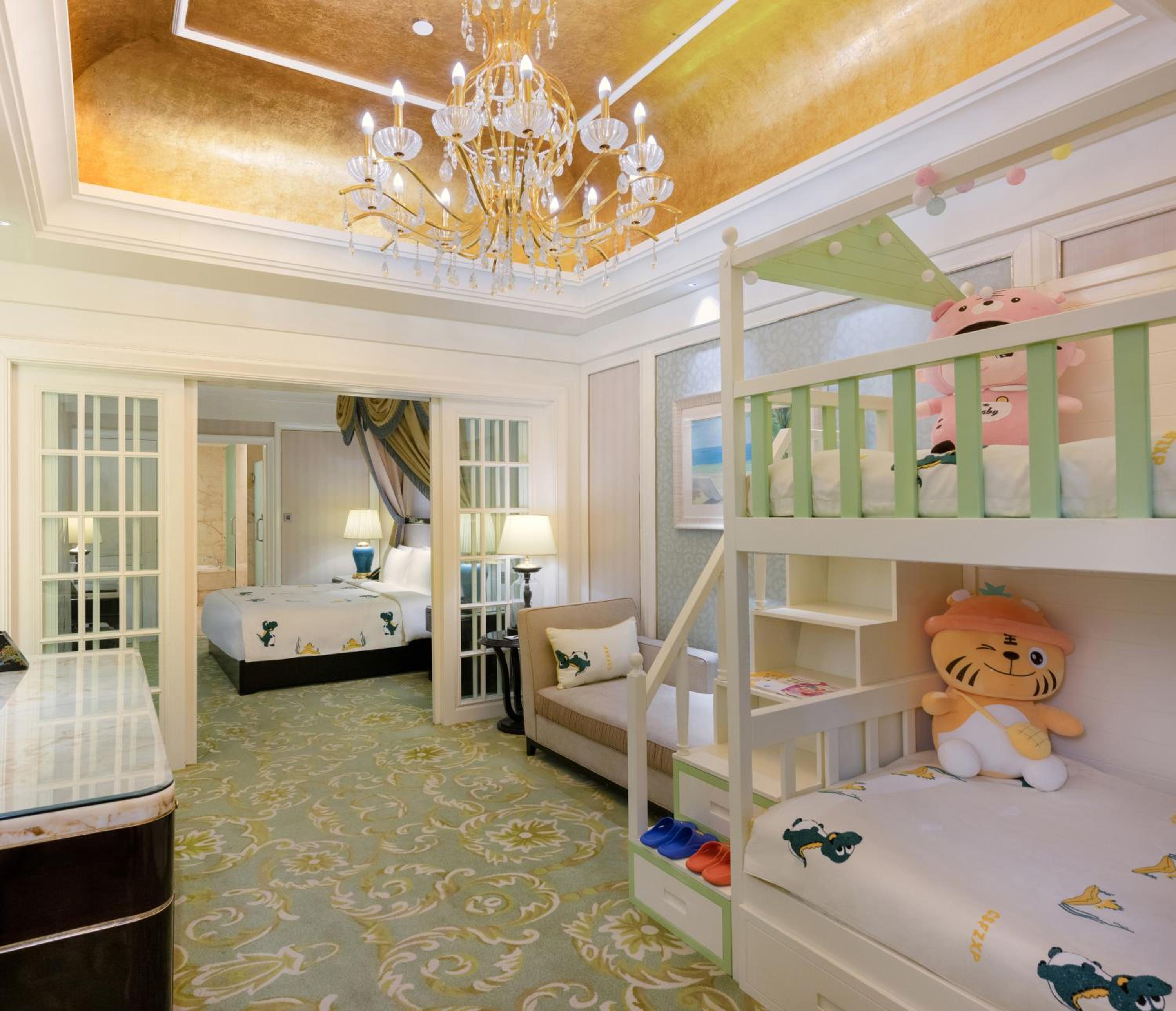 1 King 1 Bunk bed Premium Kids Theme