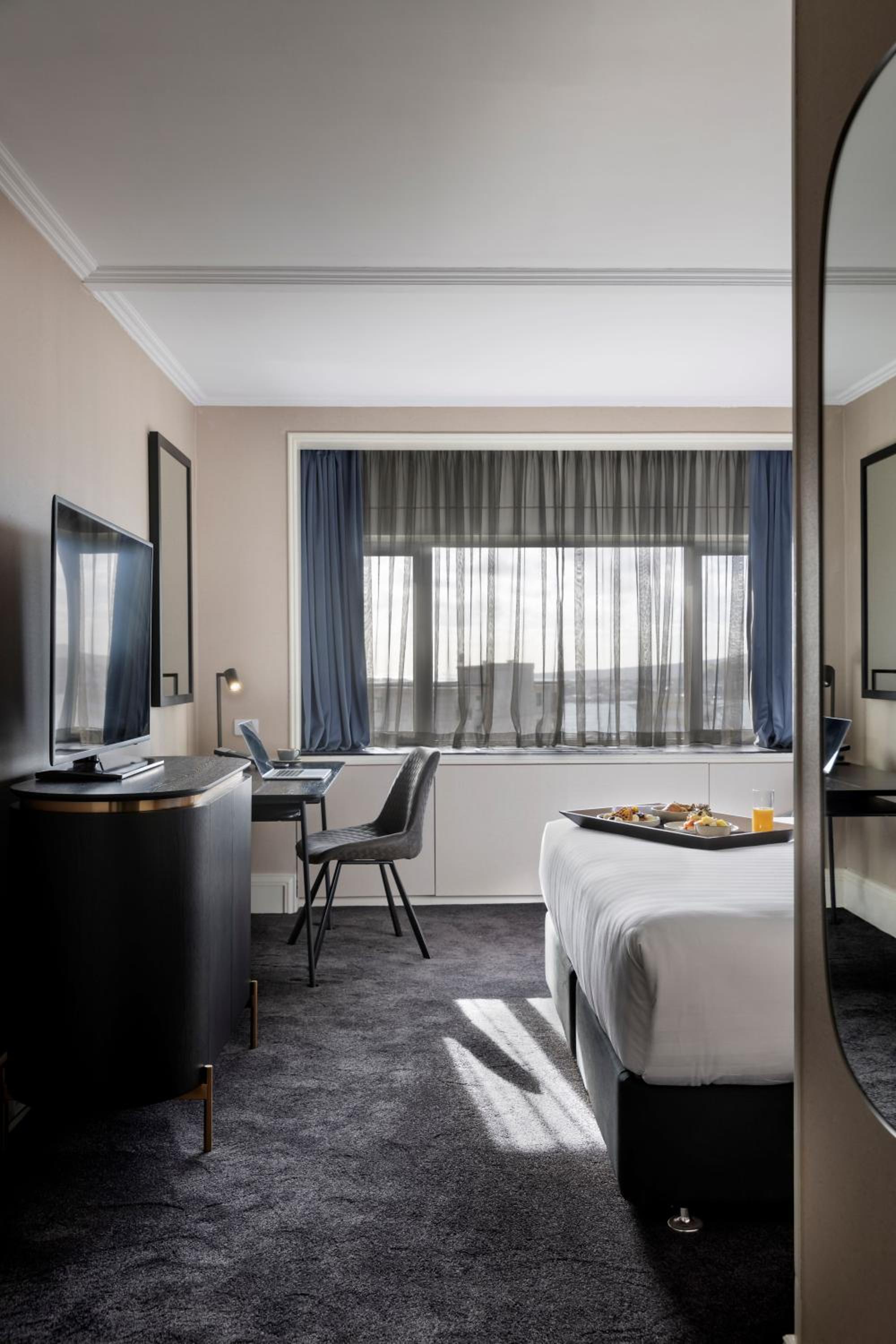 Deluxe King Room - Photo 1