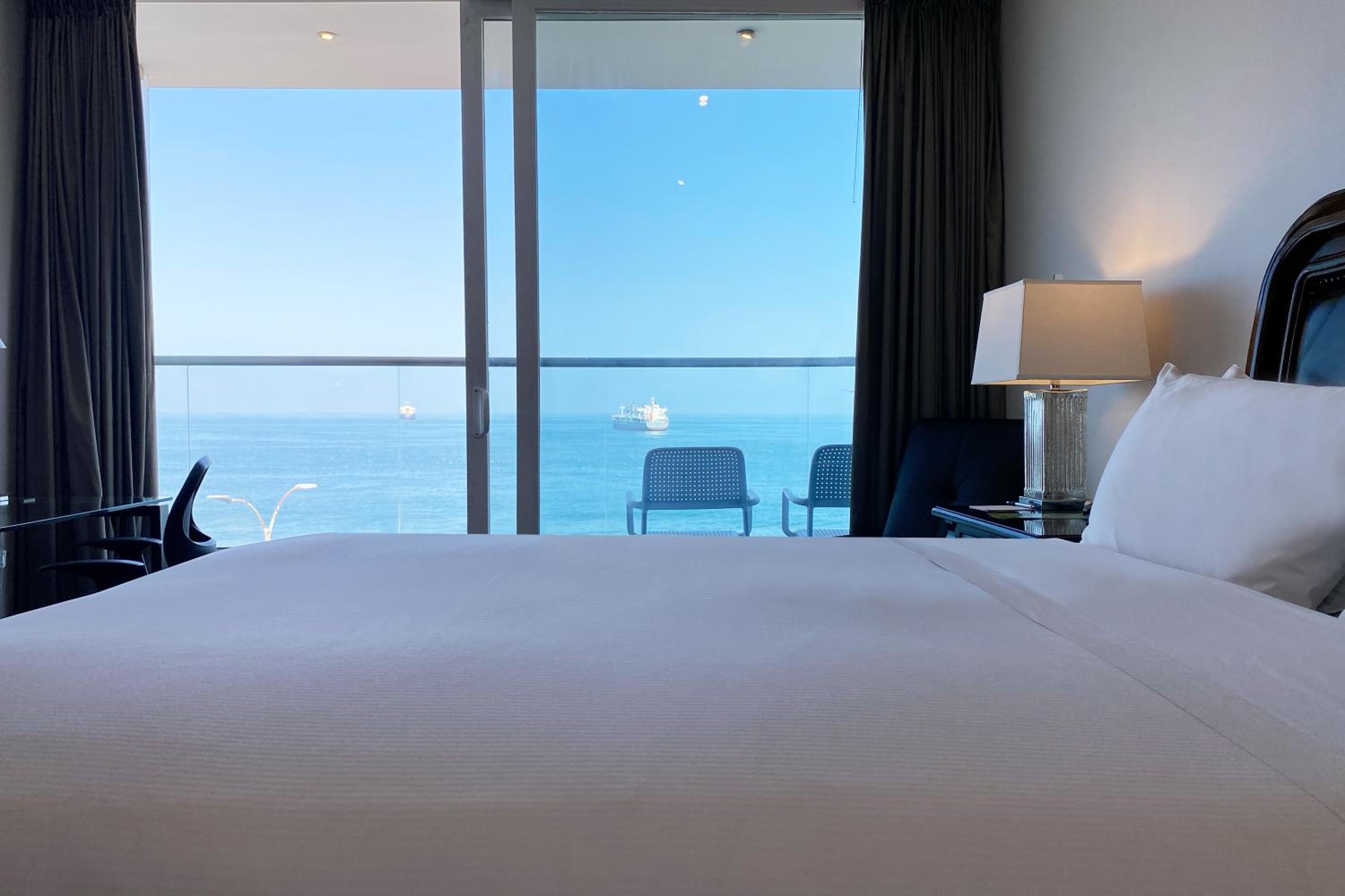 Deluxe Room, 1 Double Bed, Oceanfront View, Non-Smoking