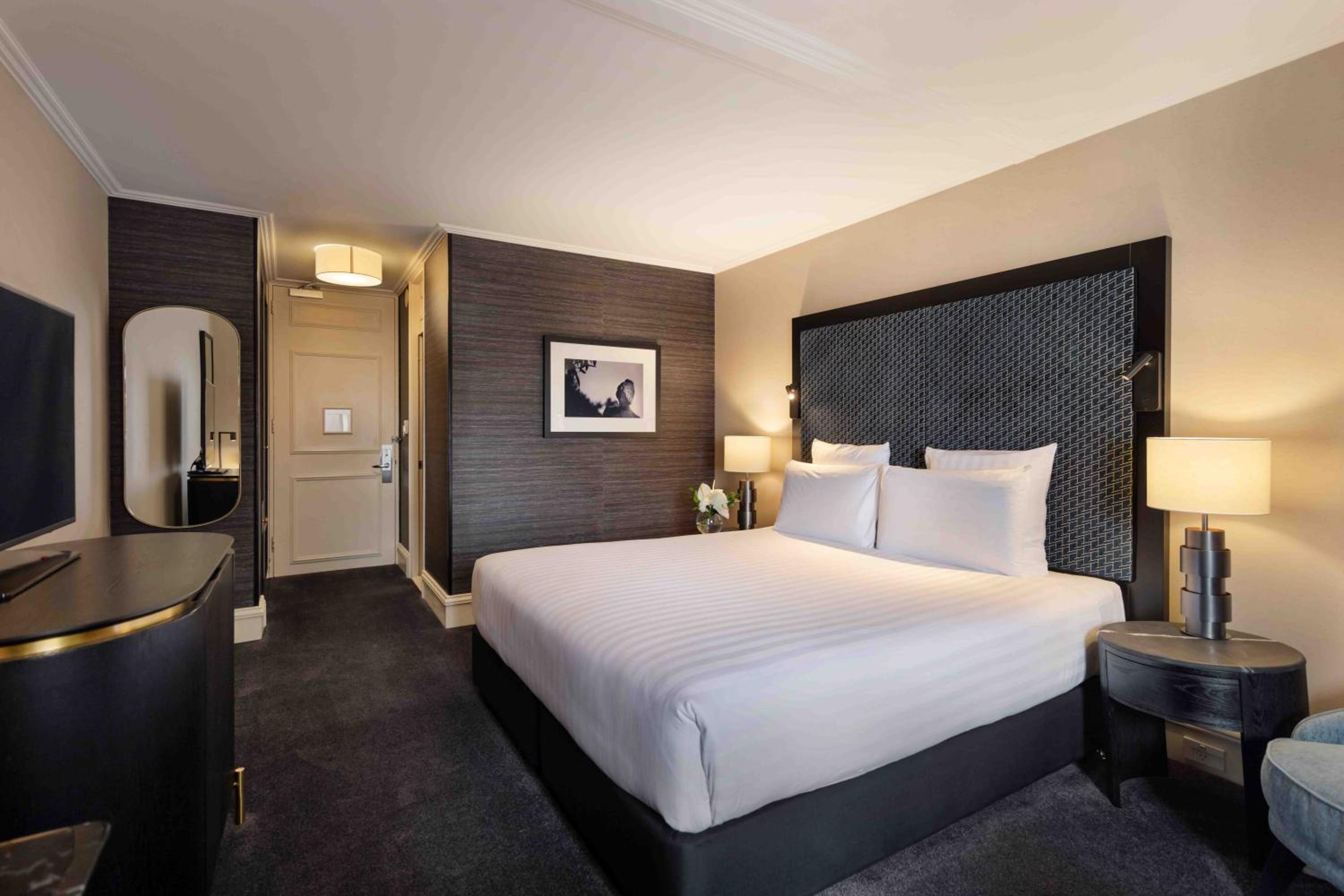 Superior King Room - Photo 3