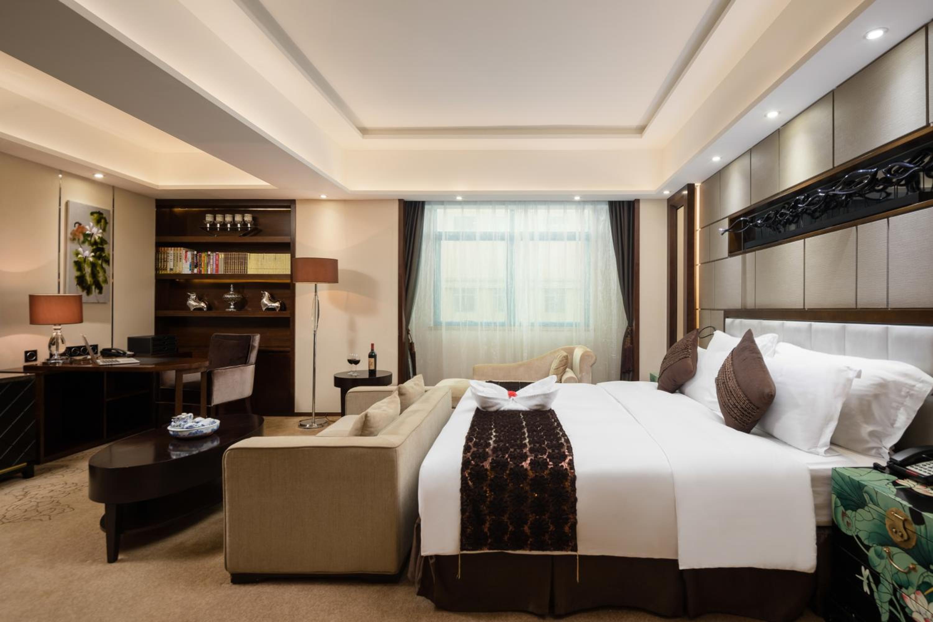 Business Queen Room