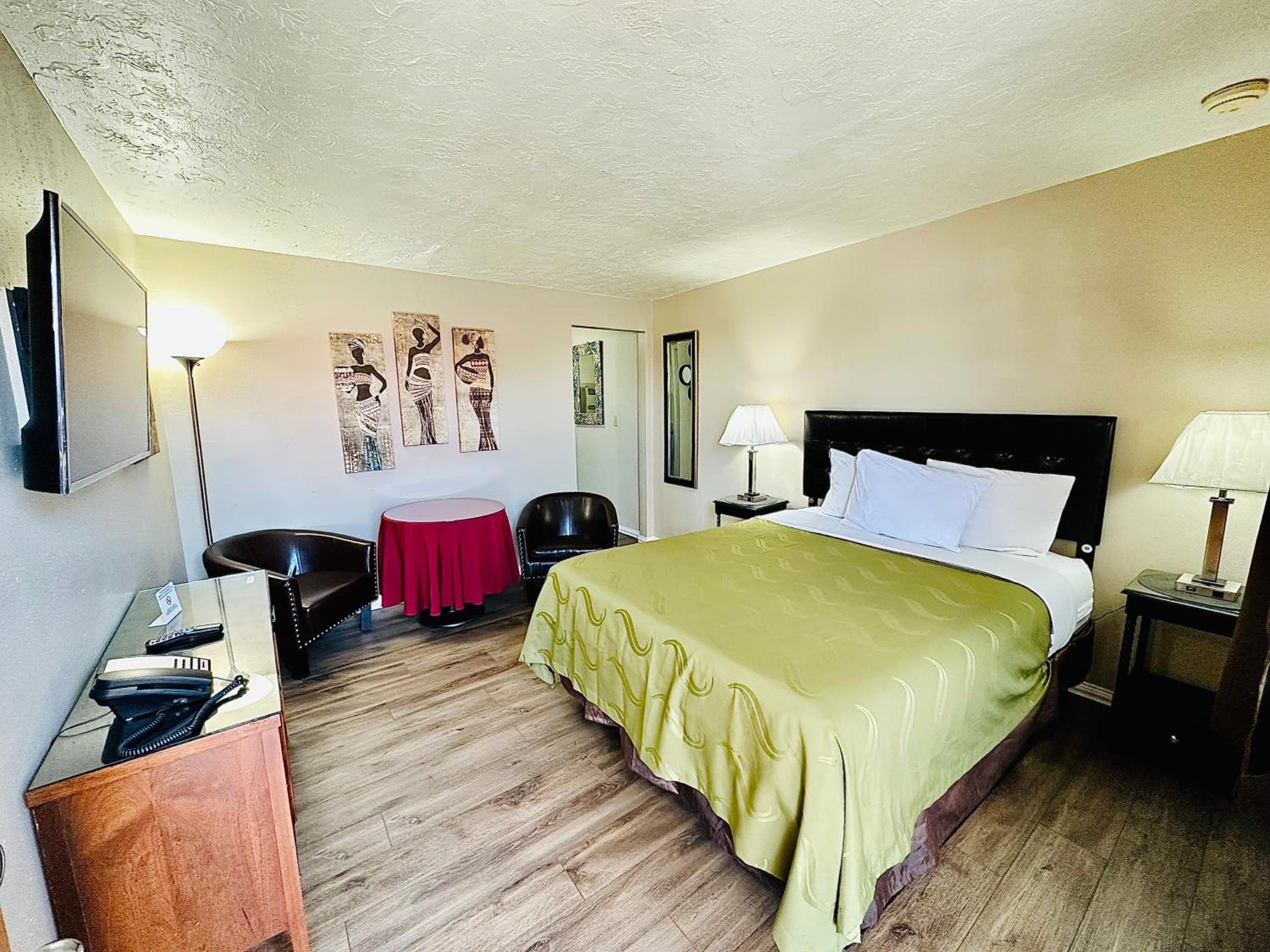 Deluxe Queen Room - Photo 1