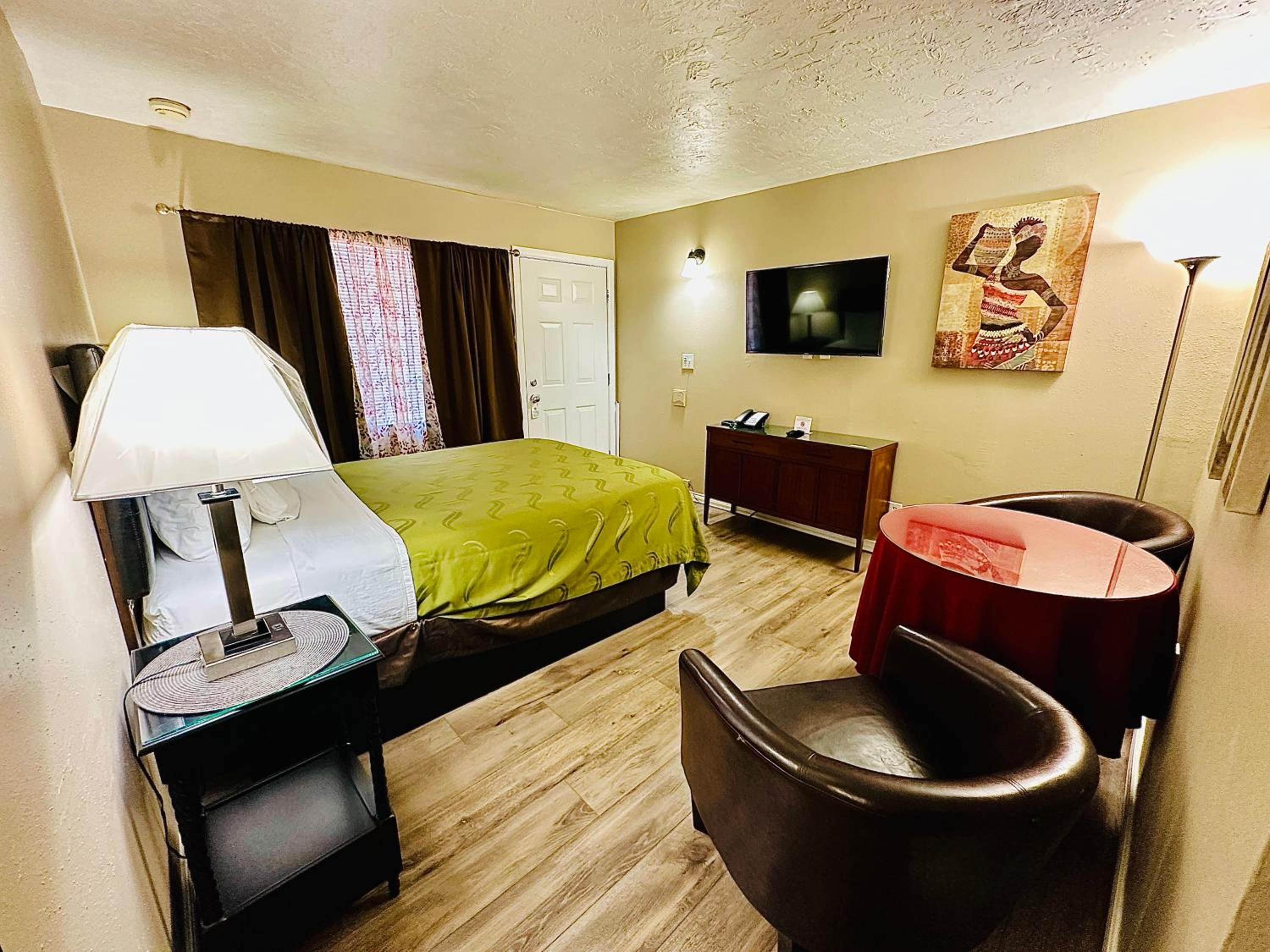 Deluxe Queen Room - Photo 7
