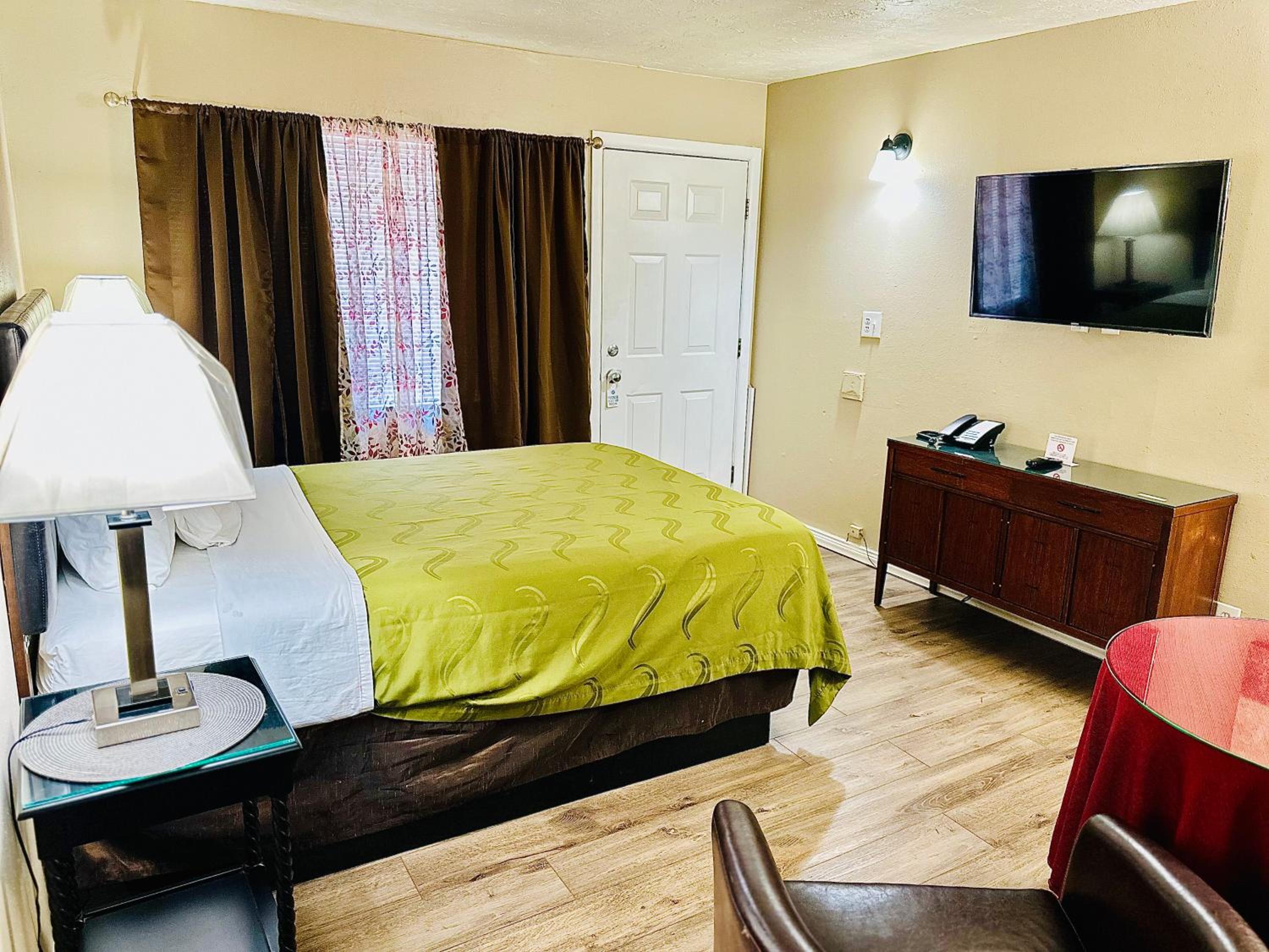 Deluxe Queen Room - Photo 3