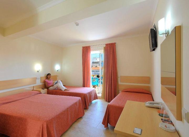 Quadruple Room - Photo 5