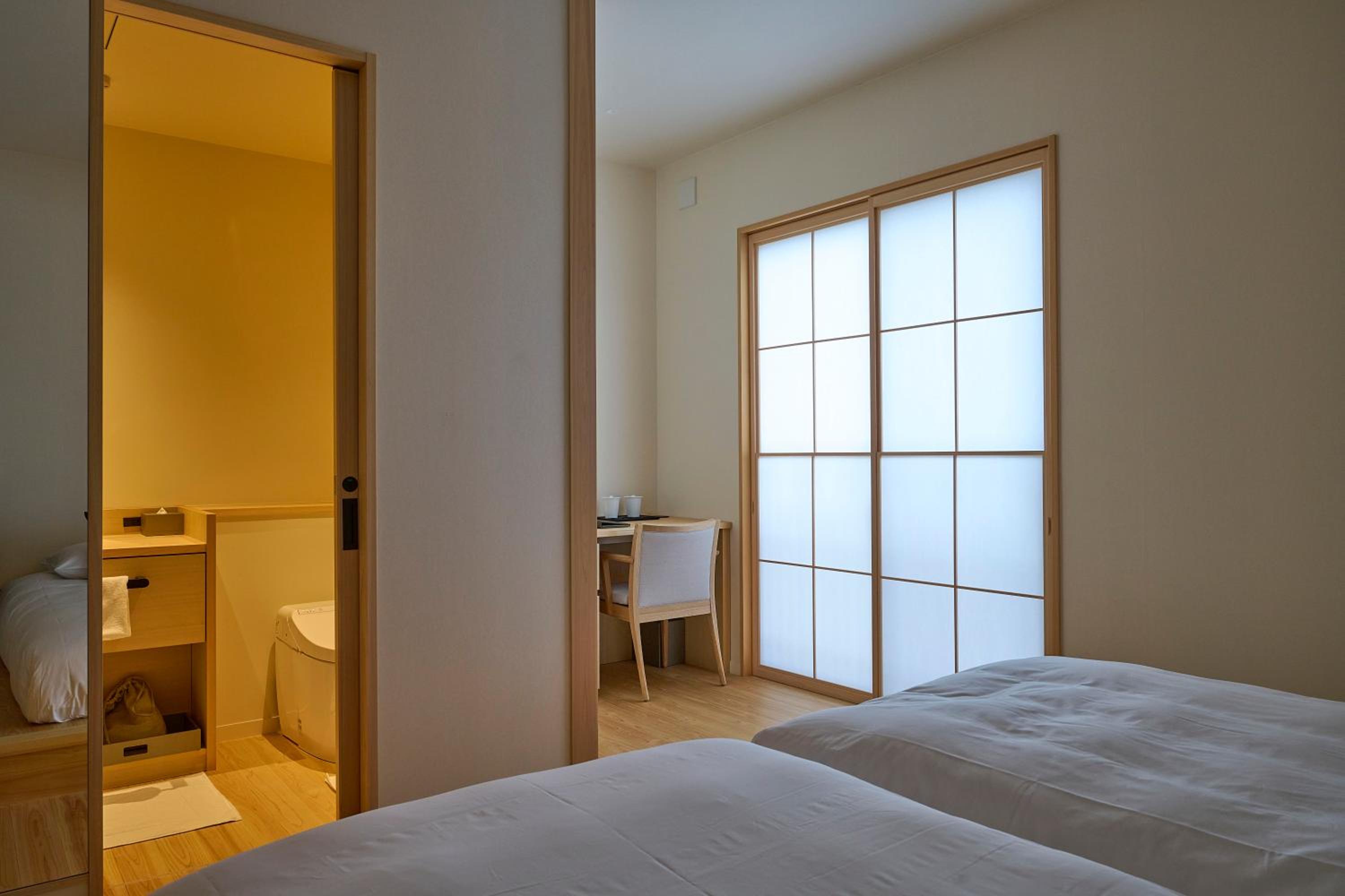 Twin Room with Shower - Photo 3