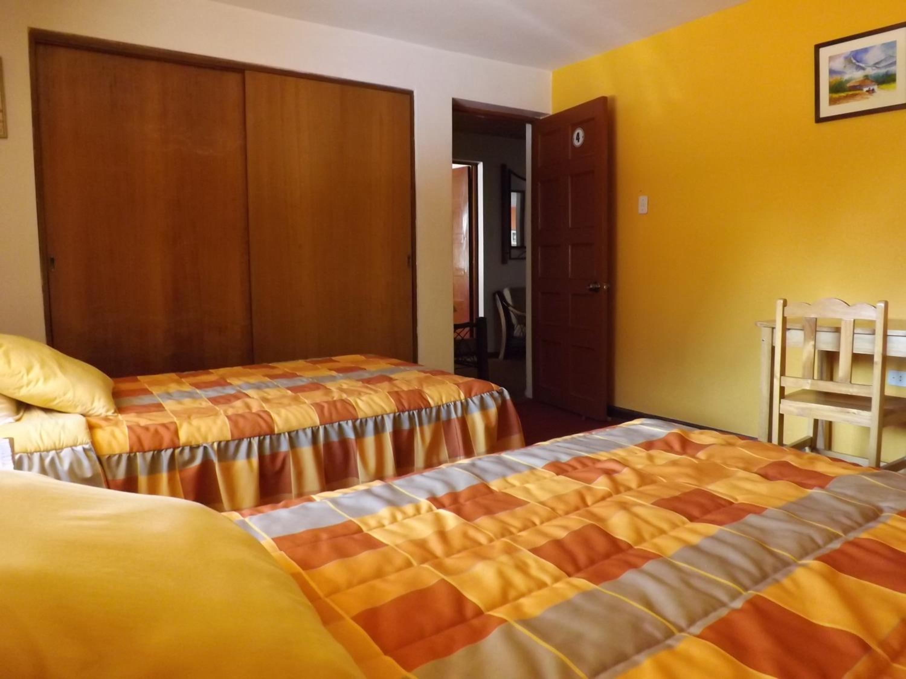 Twin Room with Private Bathroom photo 2