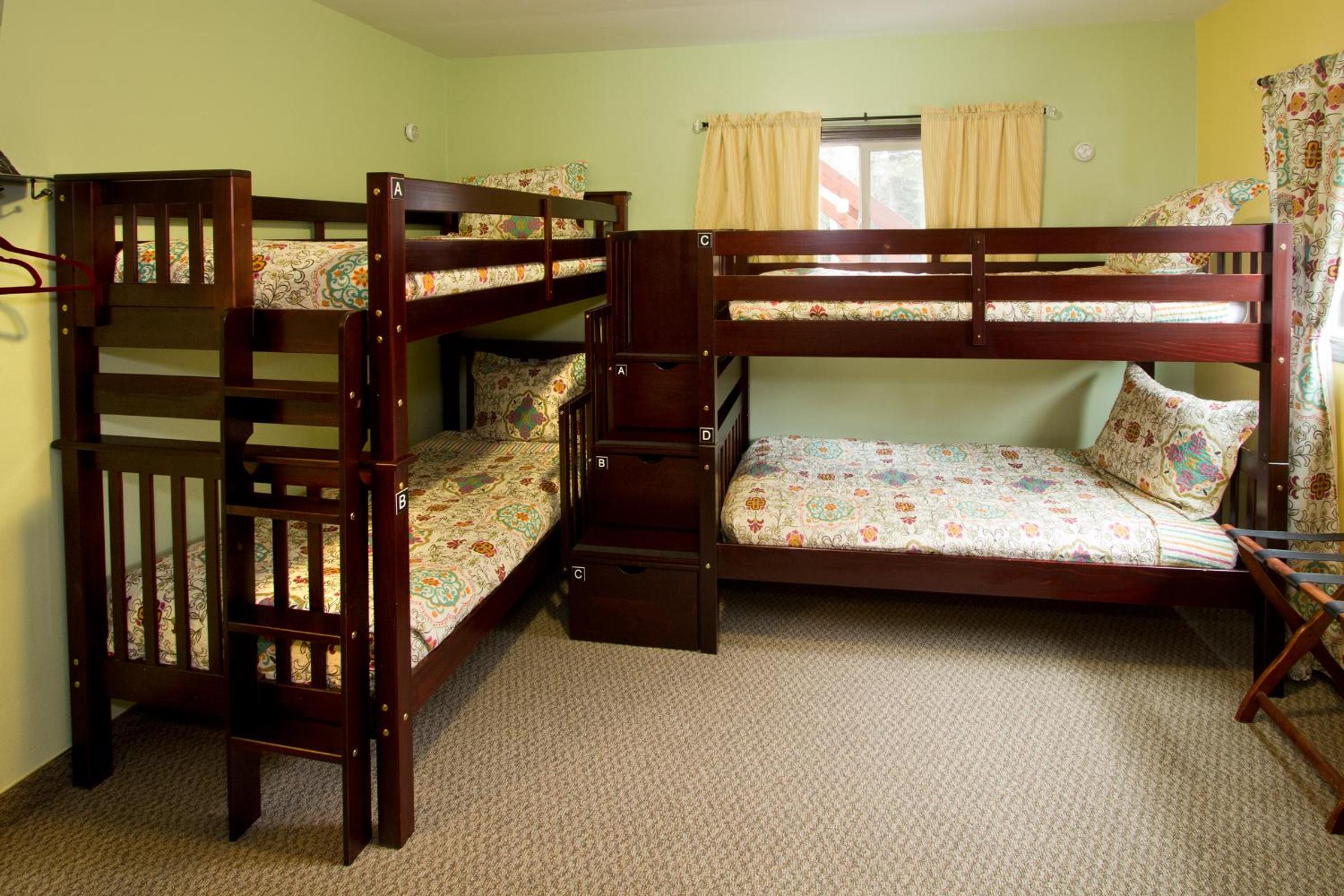 Bed in 6-Bed Mixed Dormitory Room photo 2