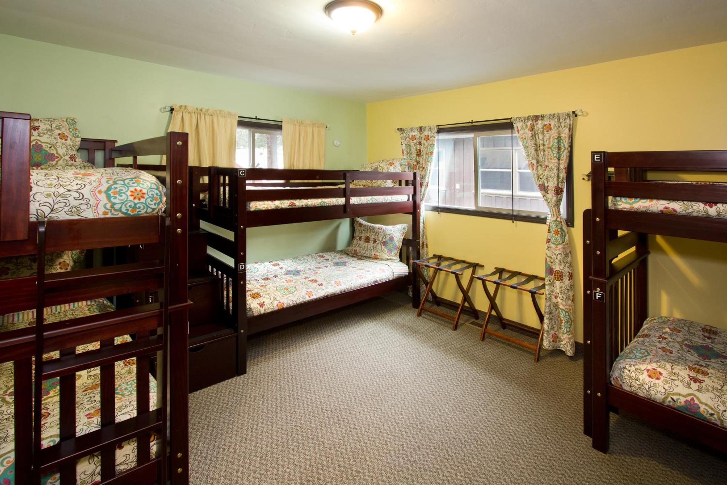 Bed in 6-Bed Mixed Dormitory Room photo 3