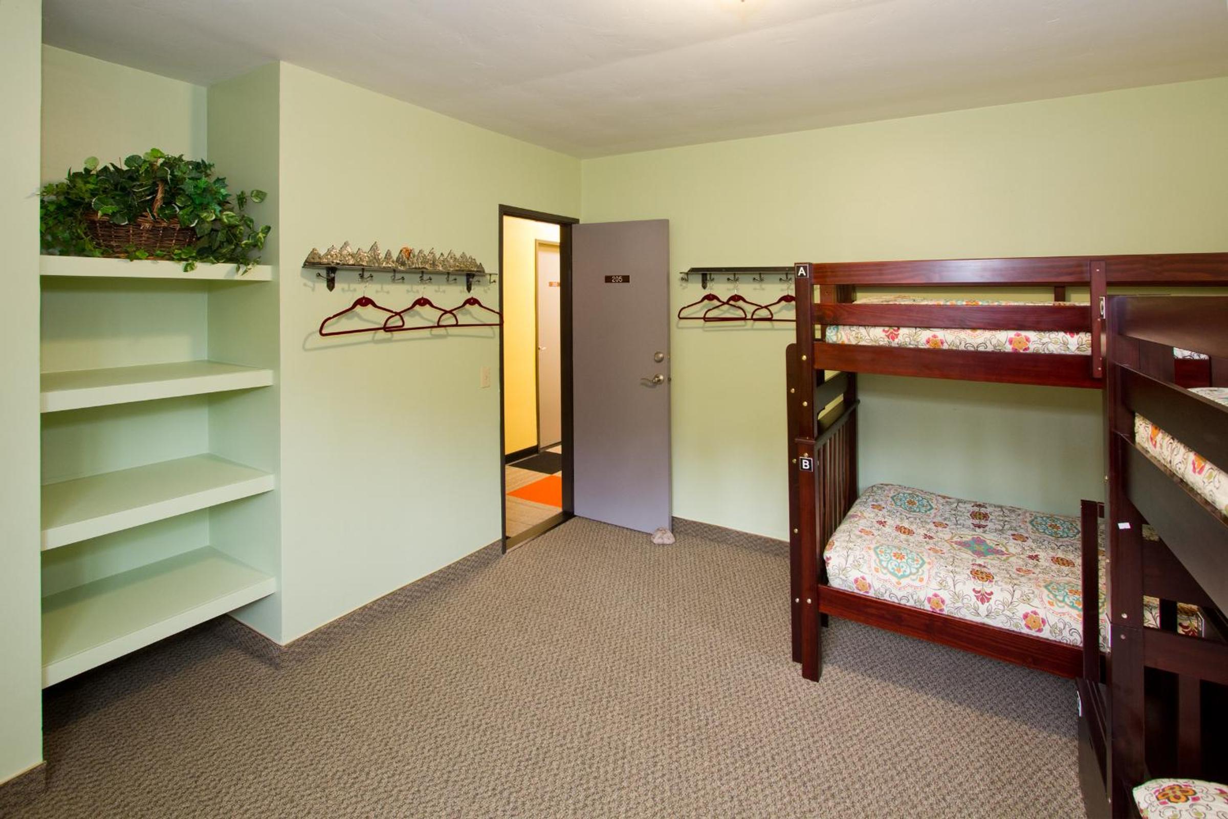 Bed in 4-Bed Male Dormitory Room photo 3