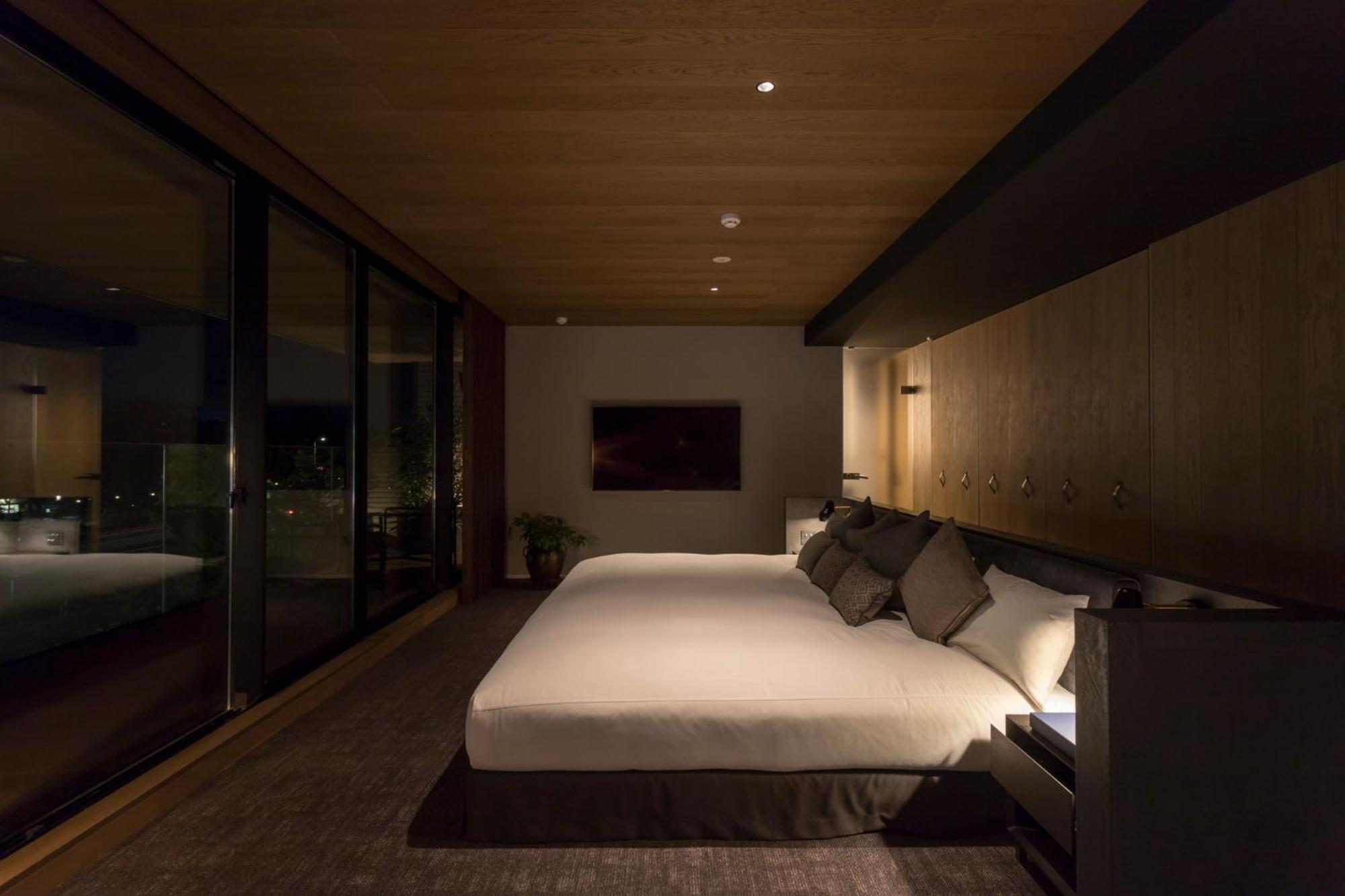 Suite - Photo 17