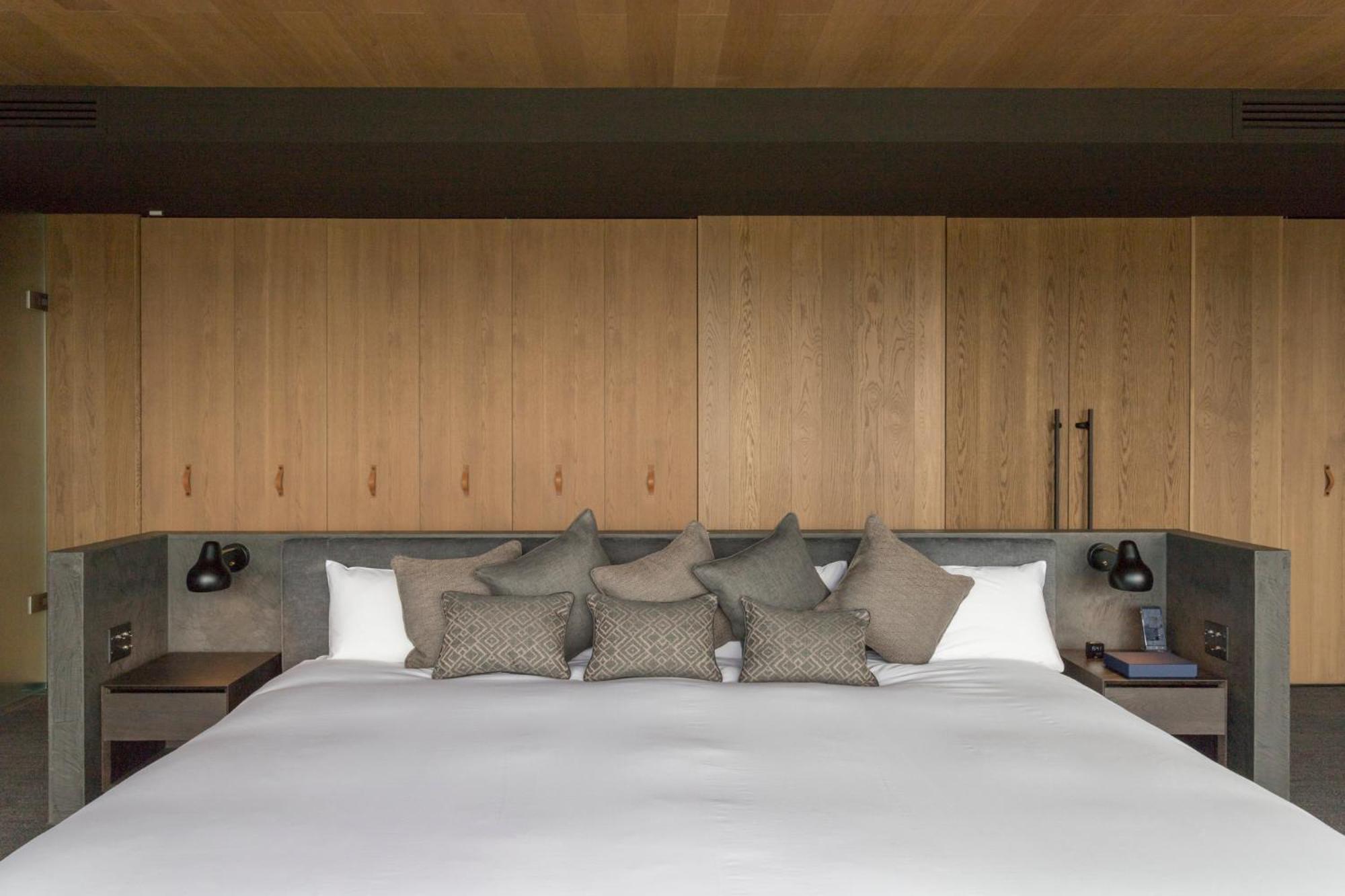 Suite - Photo 15
