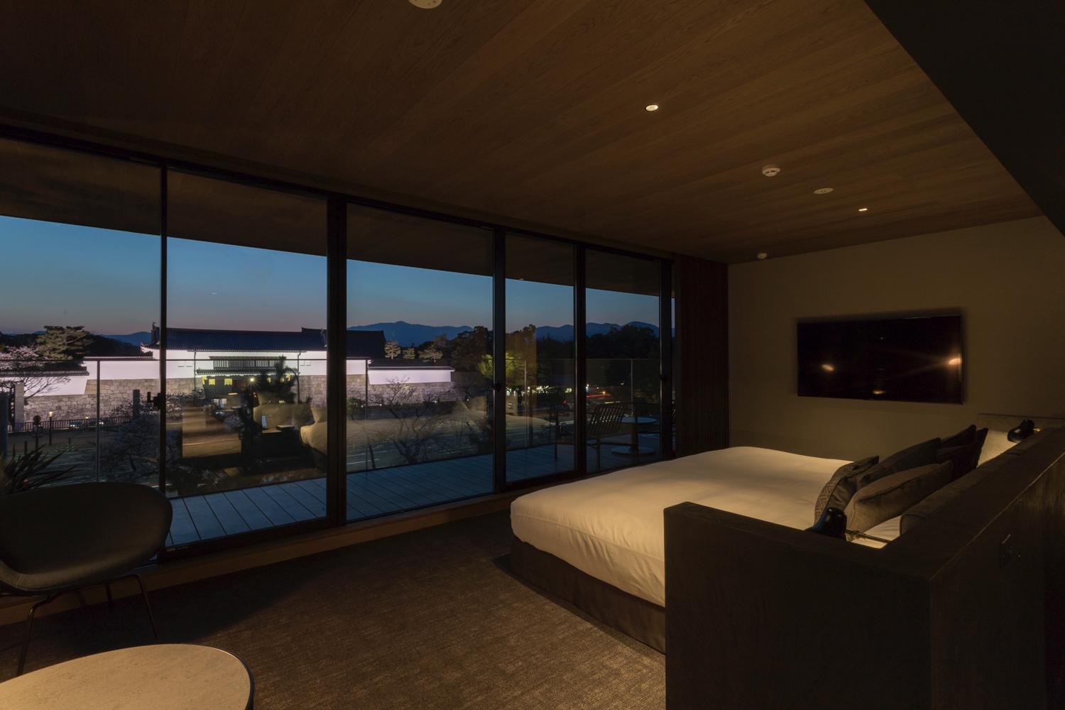 Suite - Photo 10