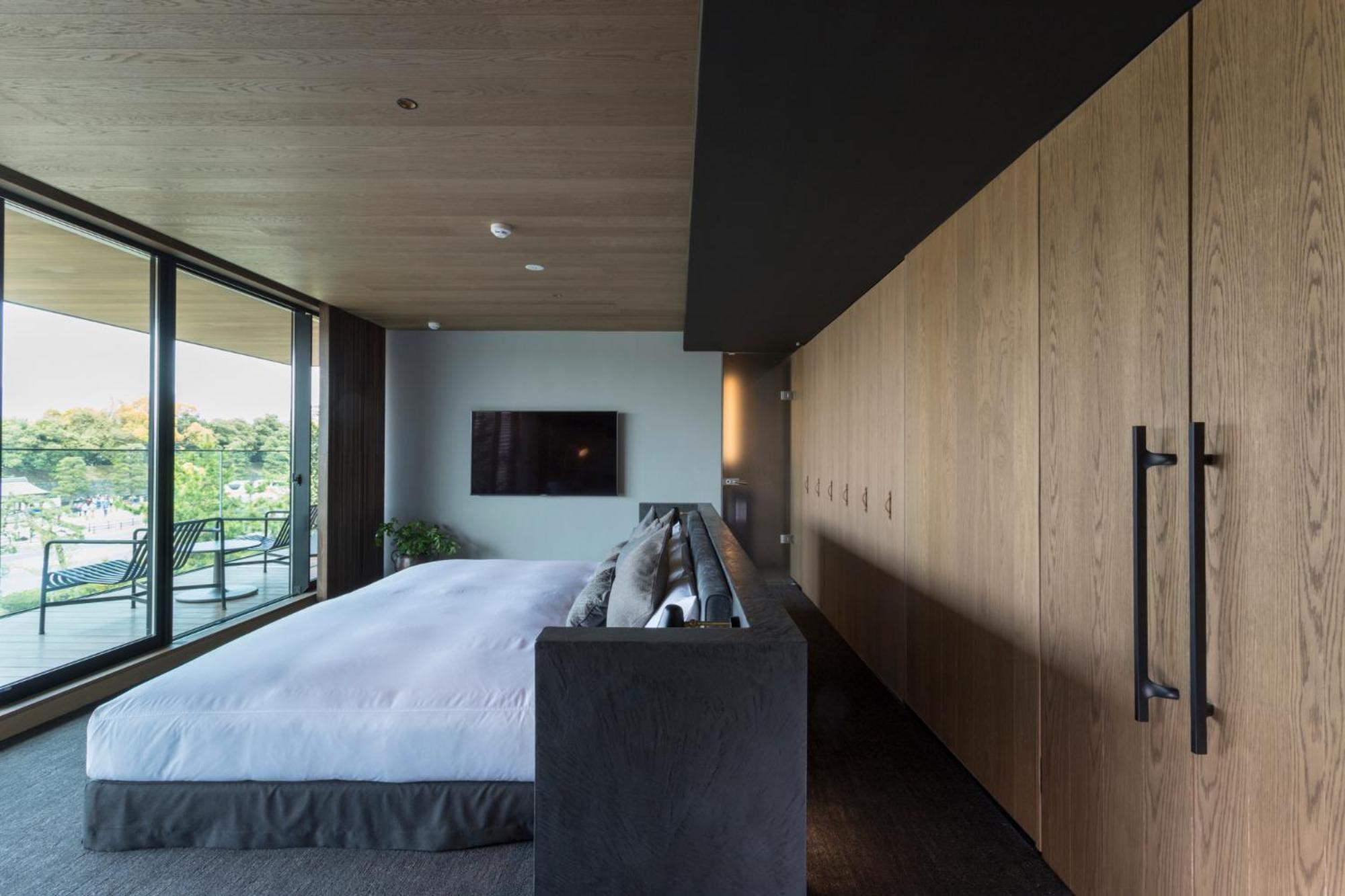 Suite - Photo 11