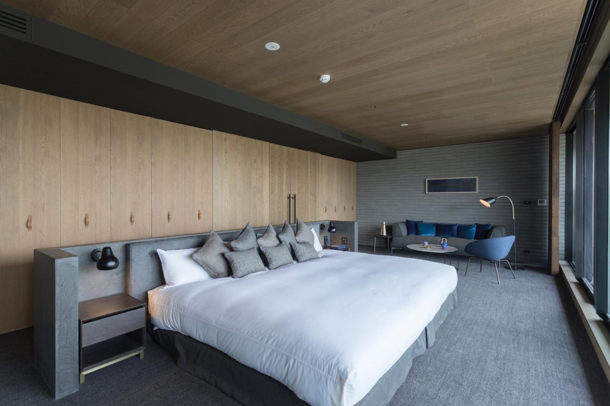 Suite - Photo 2
