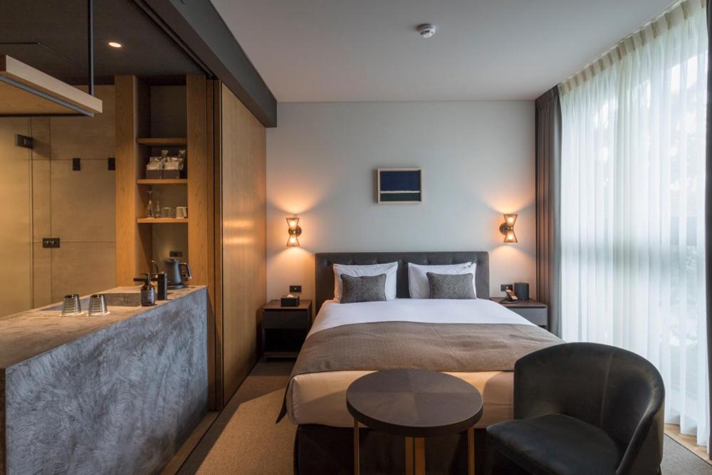 Deluxe Double Room - Photo 9
