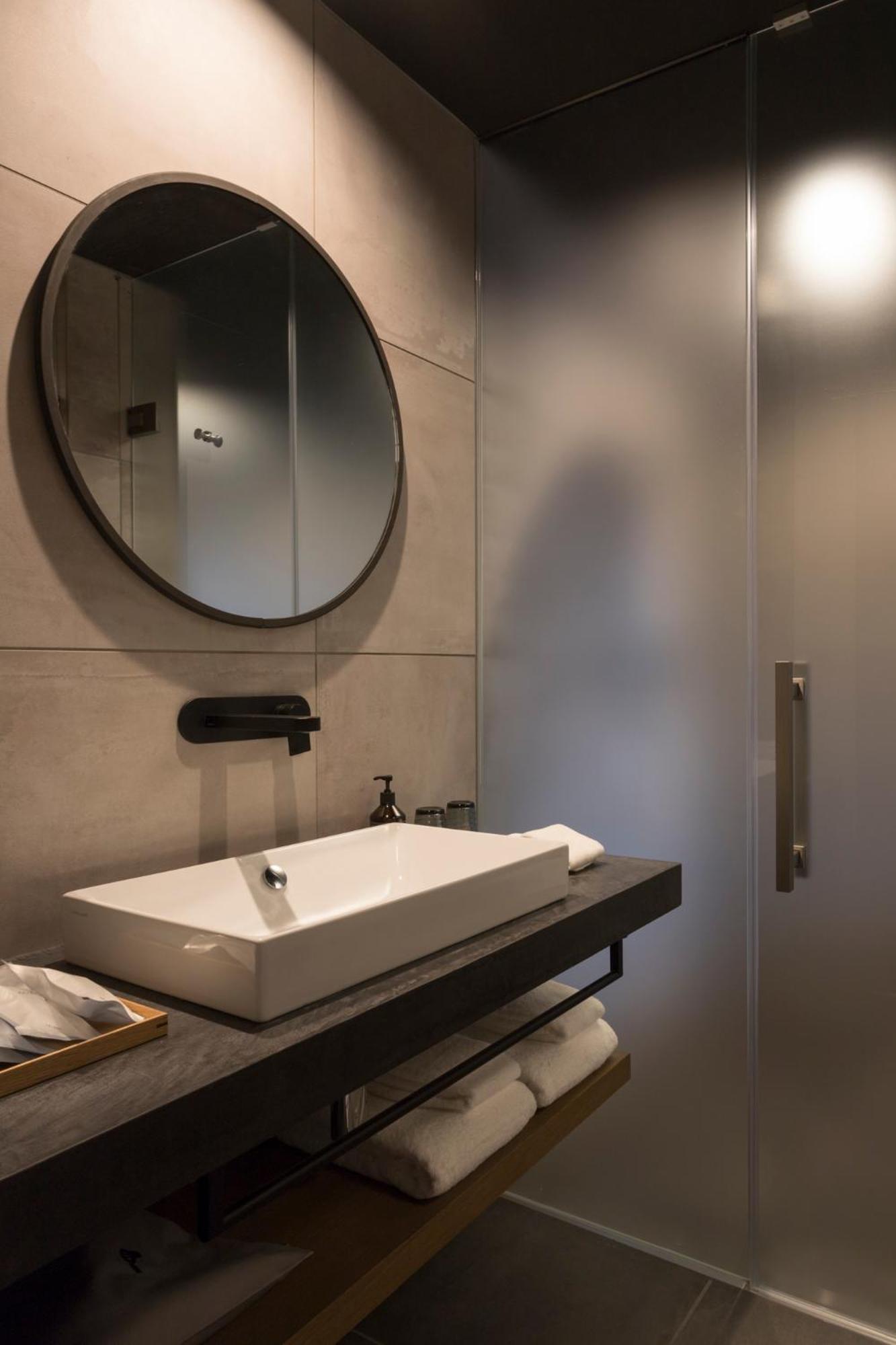 Deluxe Twin Room - Photo 15