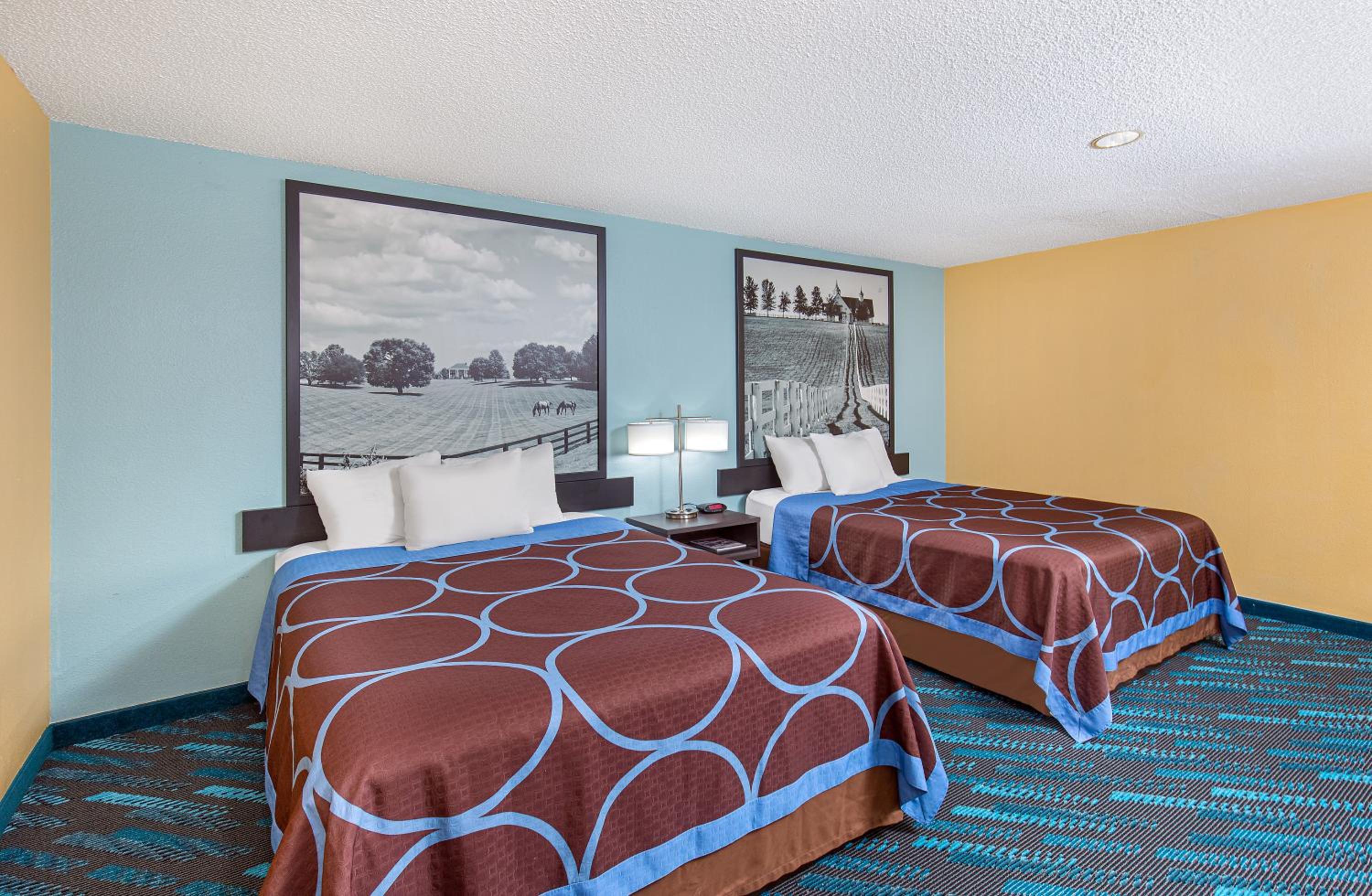 Queen Studio Suite with Two Queen Beds - Smoking - Photo 2