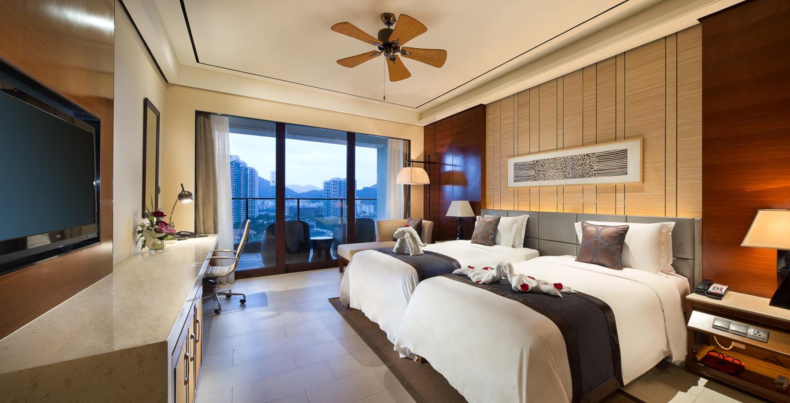 Standard Double Room with Two Double Beds and City View photo 1