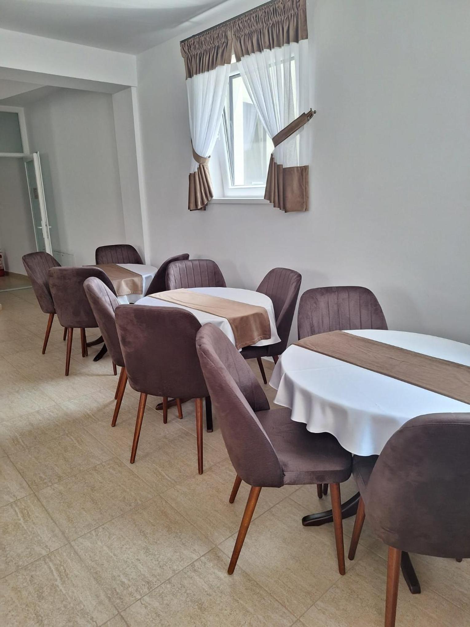 Deluxe Room (2 Adults + 1 Child) photo 2