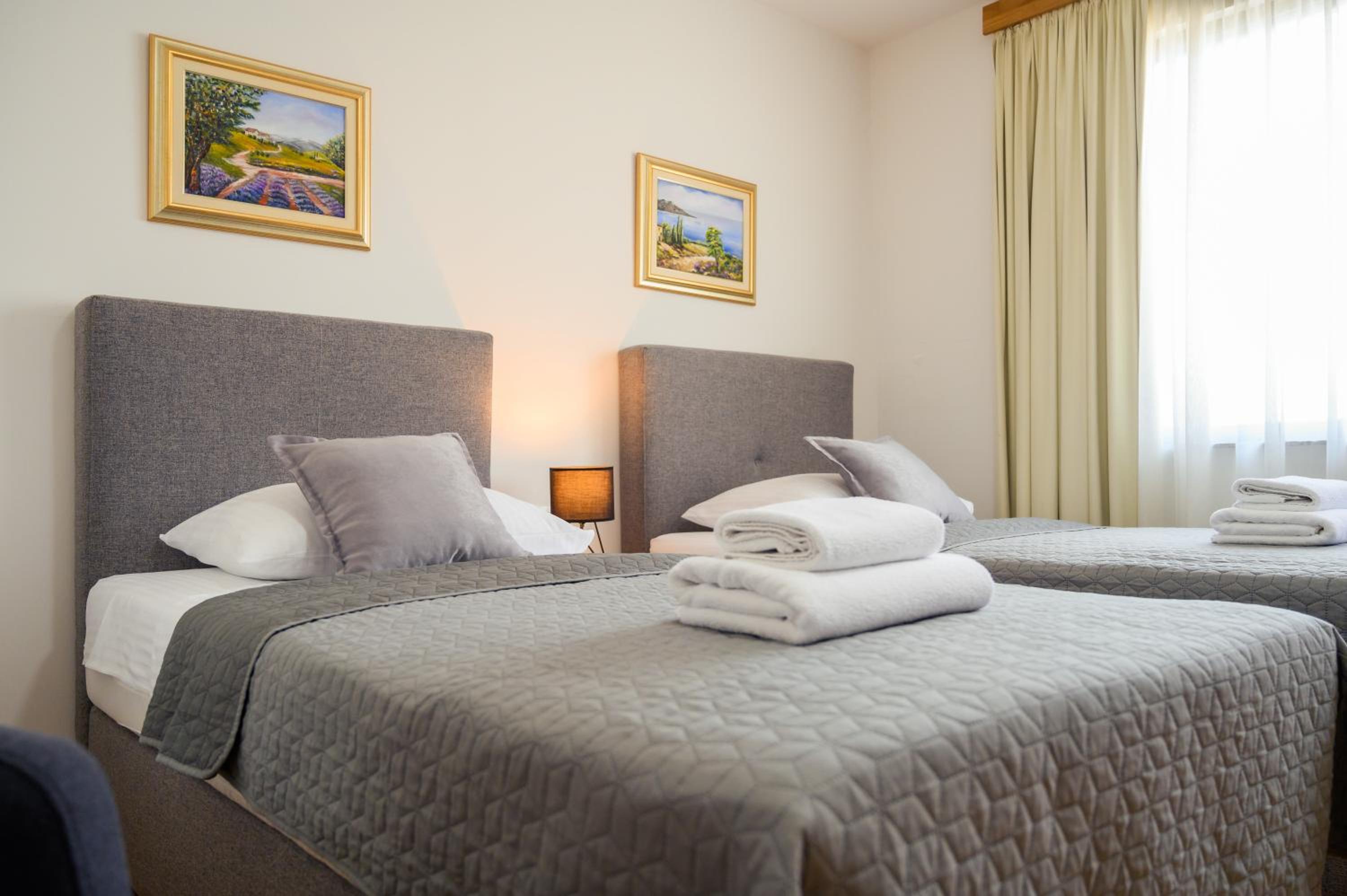 Superior Twin Room - Photo 11