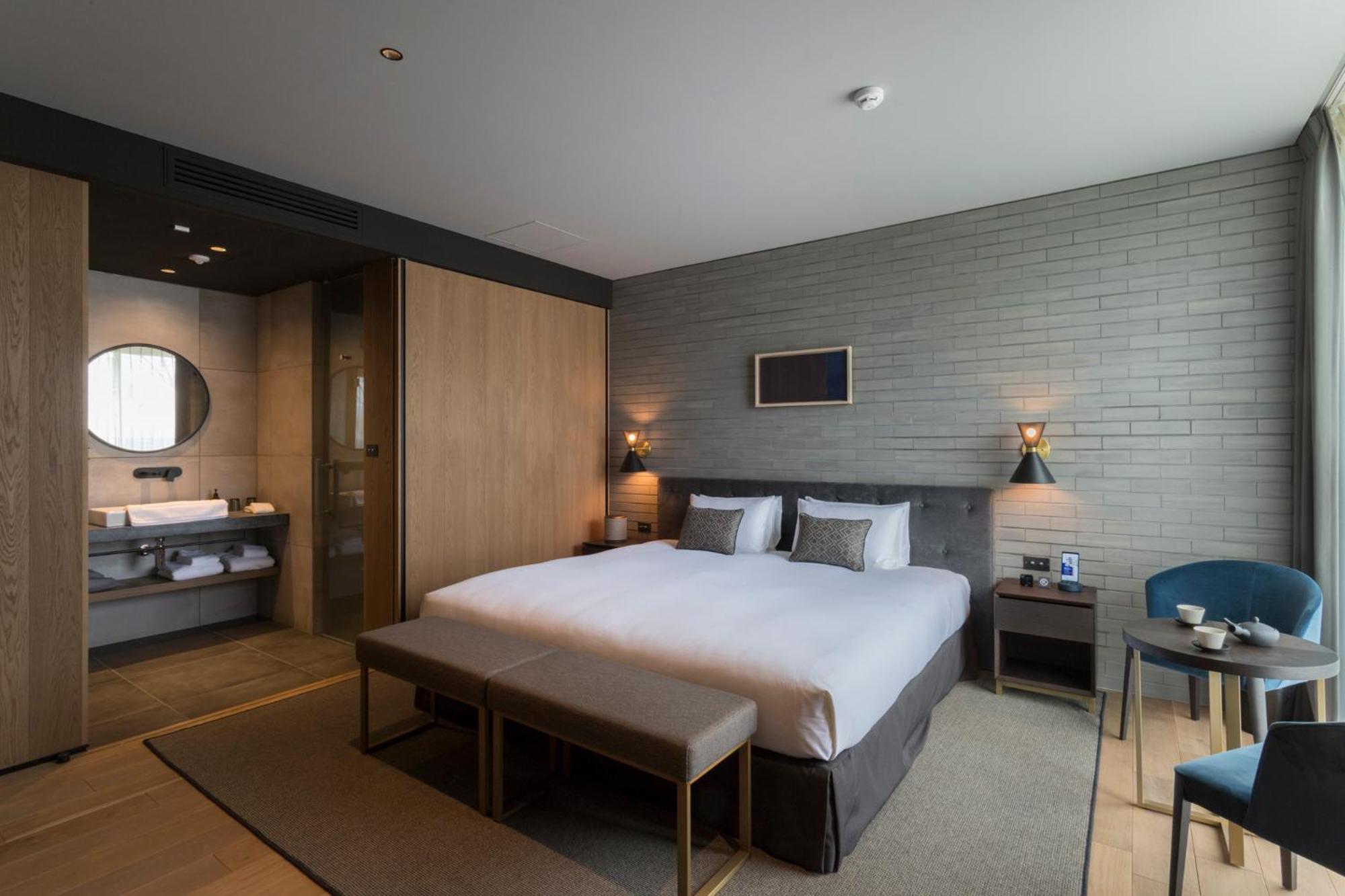 Deluxe Double Room with King Bed - Photo 1