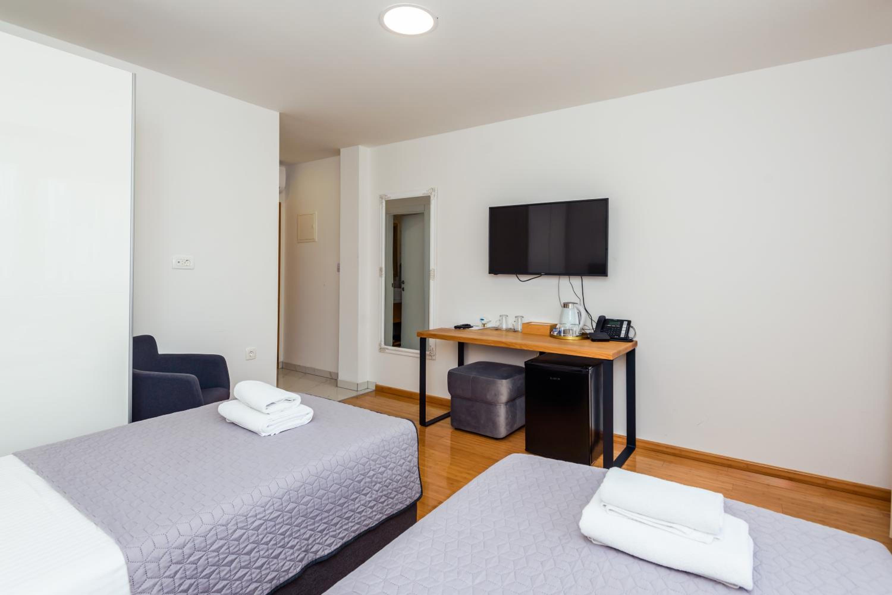 Superior Twin Room - Photo 5